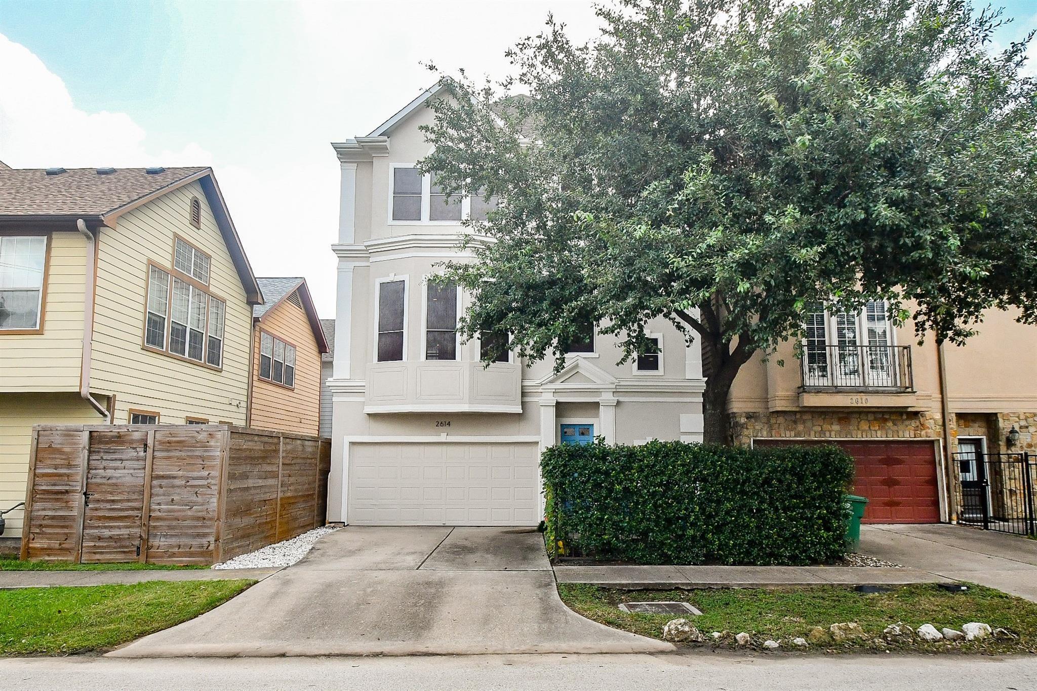 2614 Maxroy Street — photo