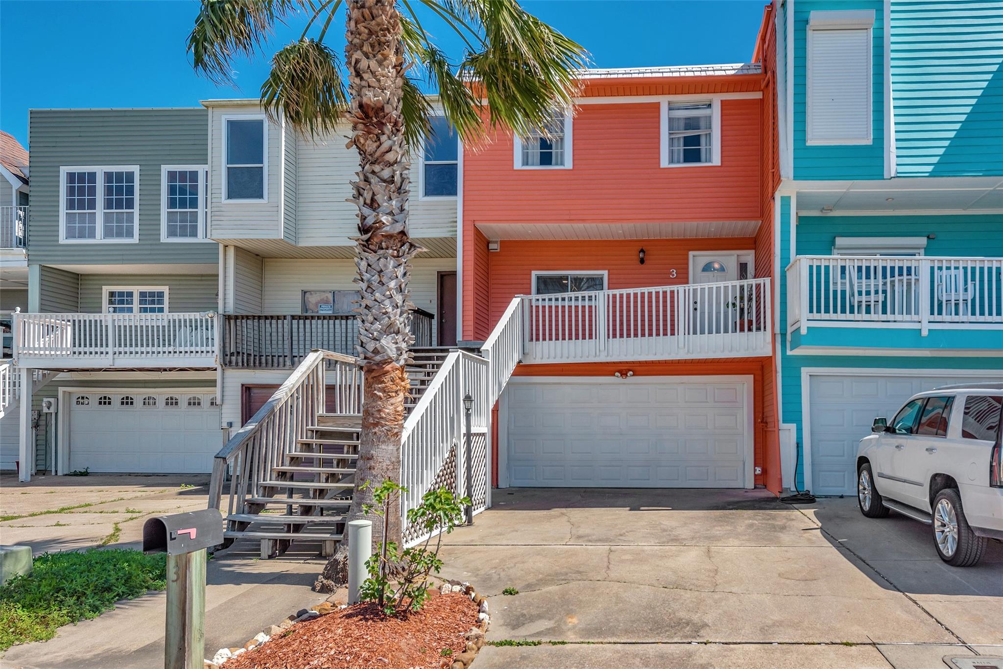 3 Tiki Circle — photo