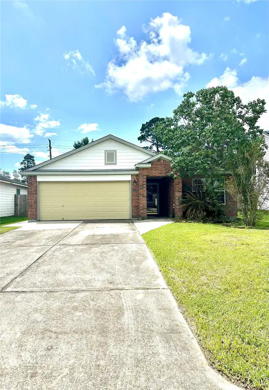 4710 Comal River Loop — photo