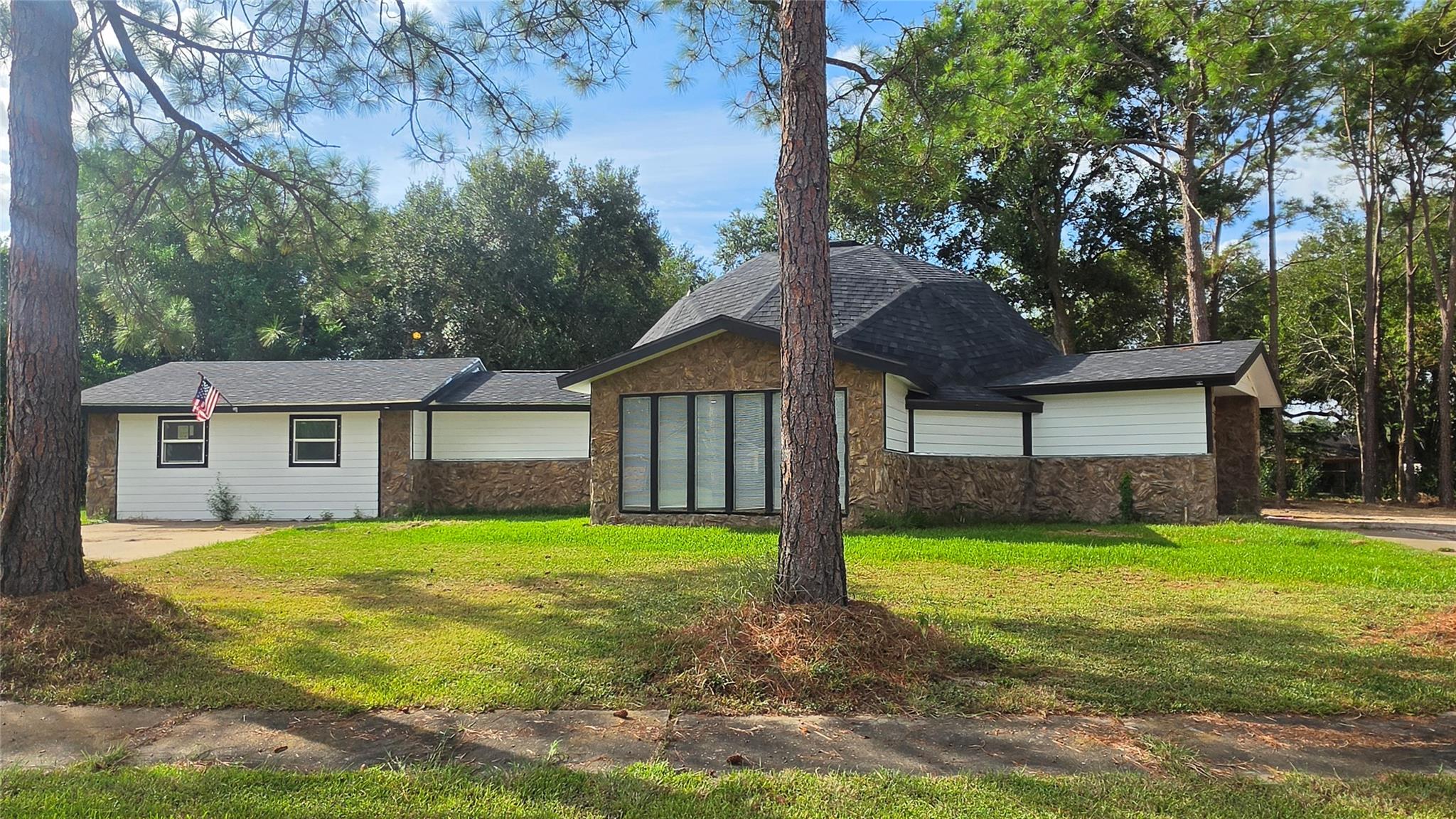 2104 Hedgerose Lane — photo