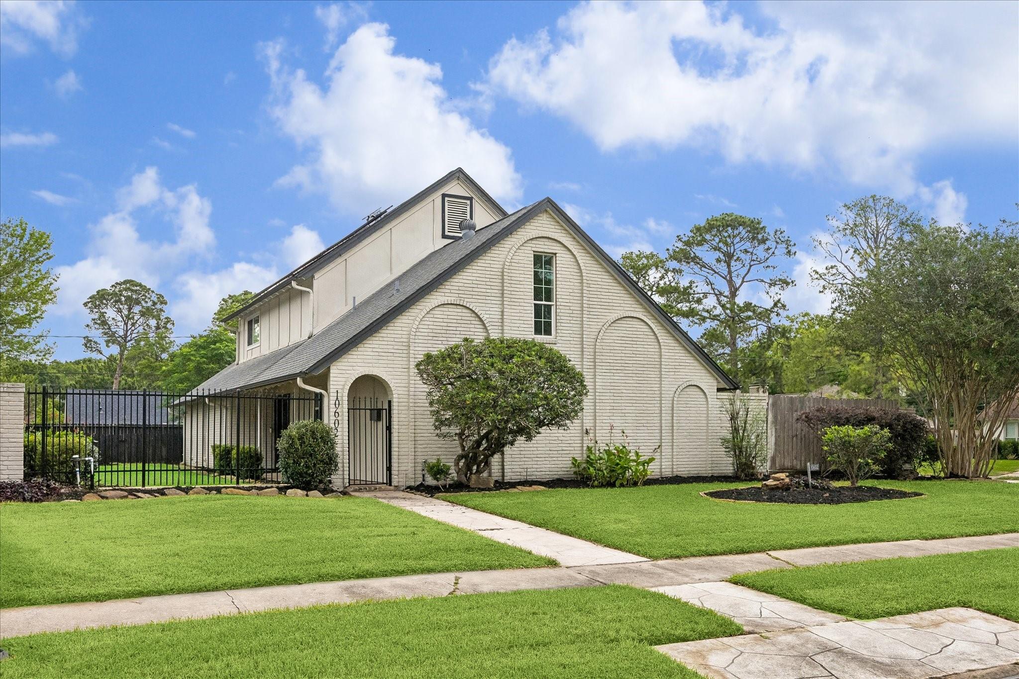 10602 Riverview Drive — photo