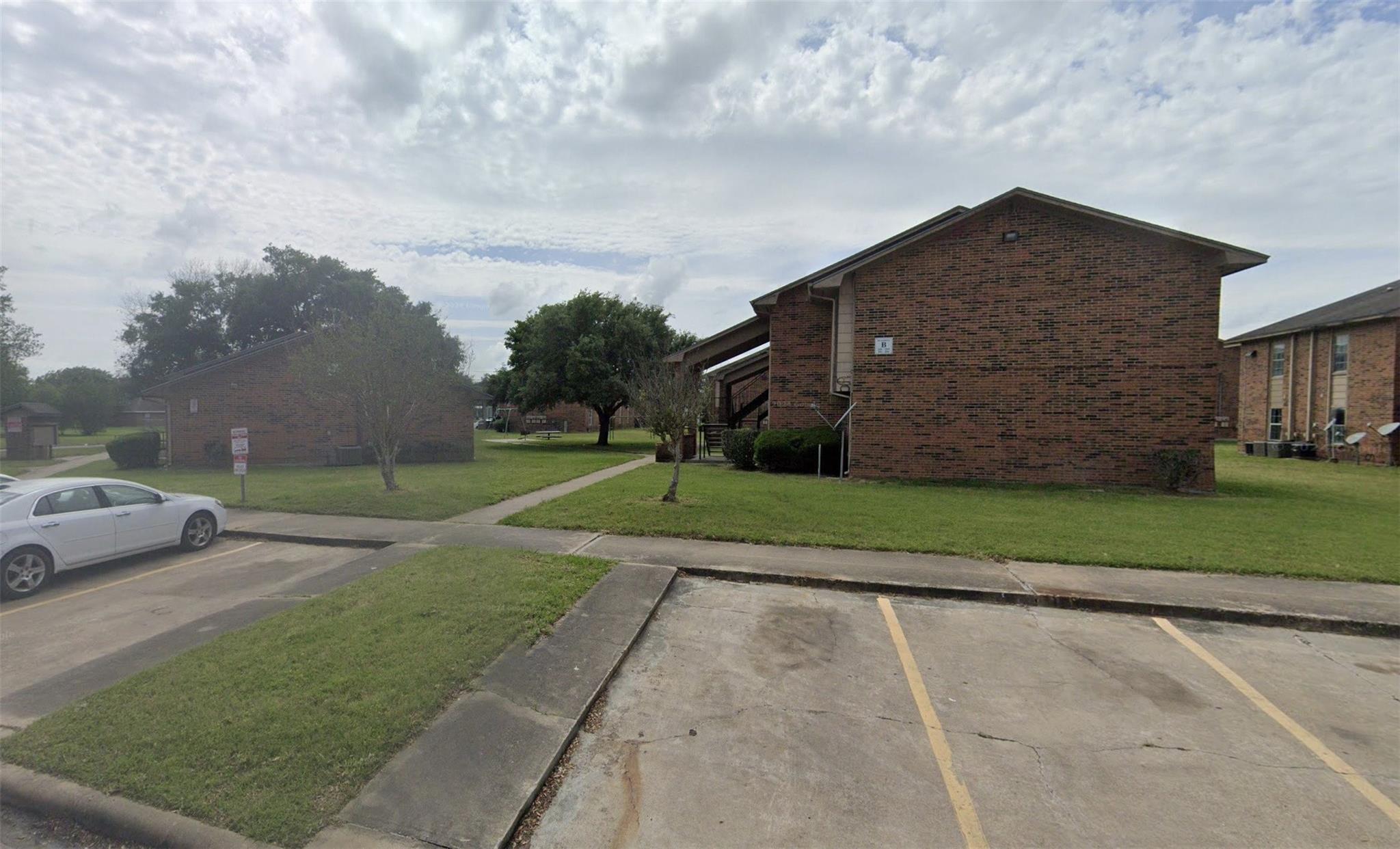 1845 5th Street, Hempstead, TX 77445 — photo 2