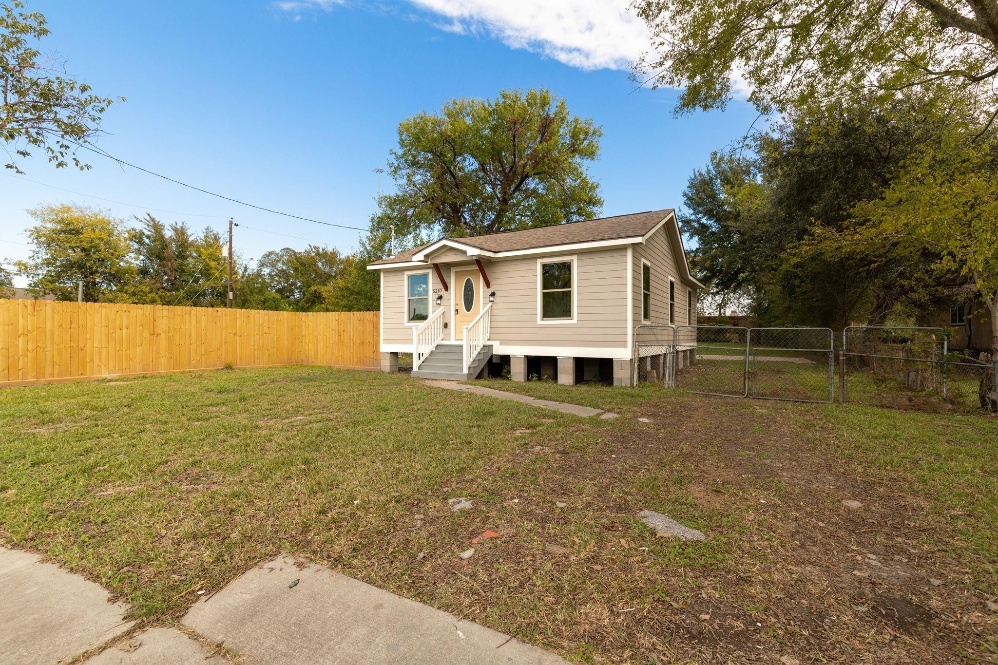 5210 Pickfair Street — photo