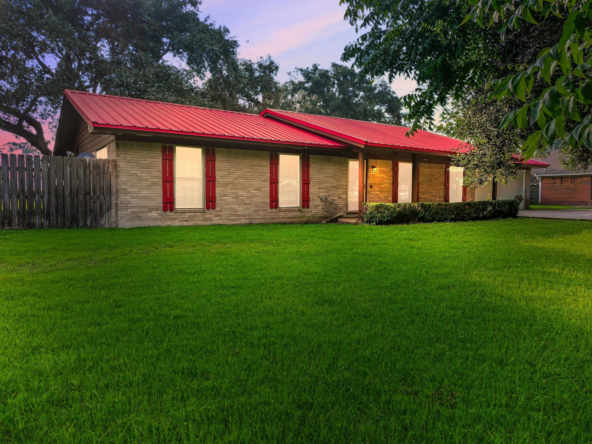 10922 Glen Oaks Street — photo
