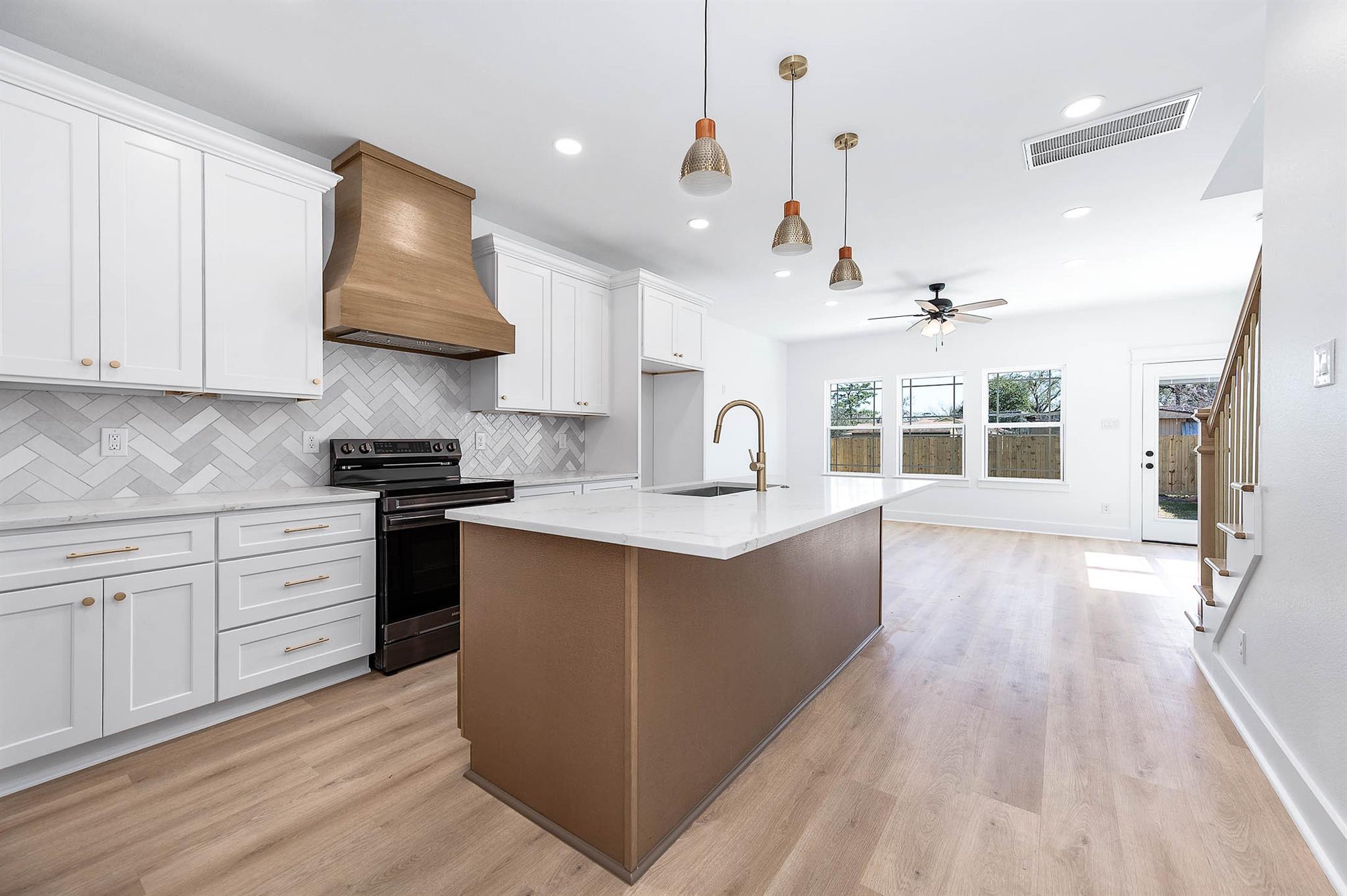 8598 Hoffman Street — photo