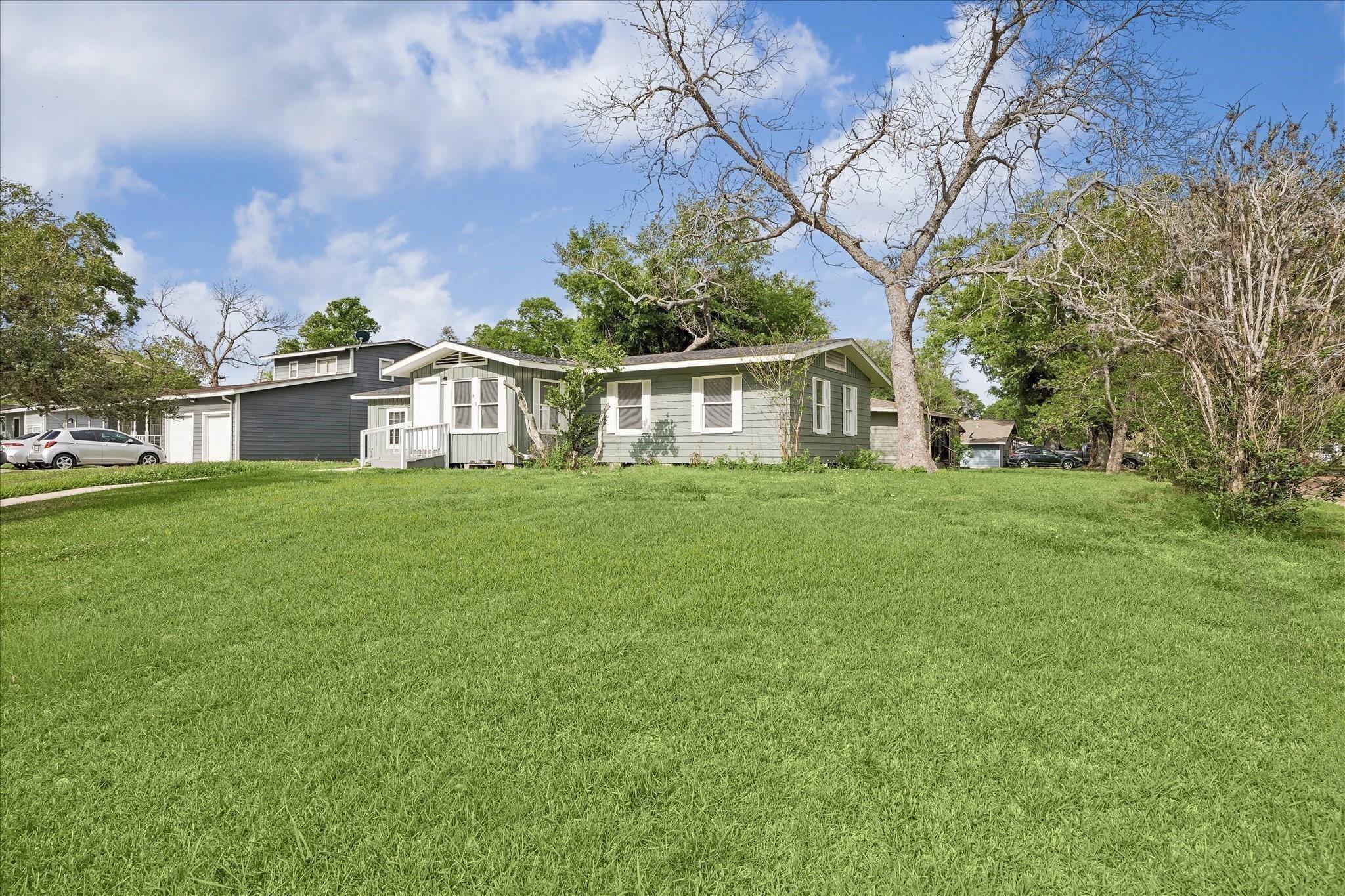 613 Winding Way Street — photo