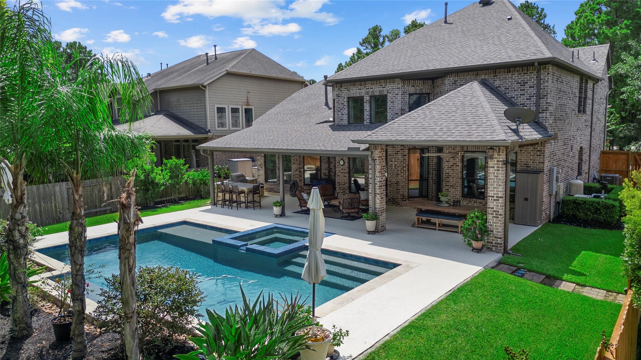 121 Hunter Hollow Place — photo