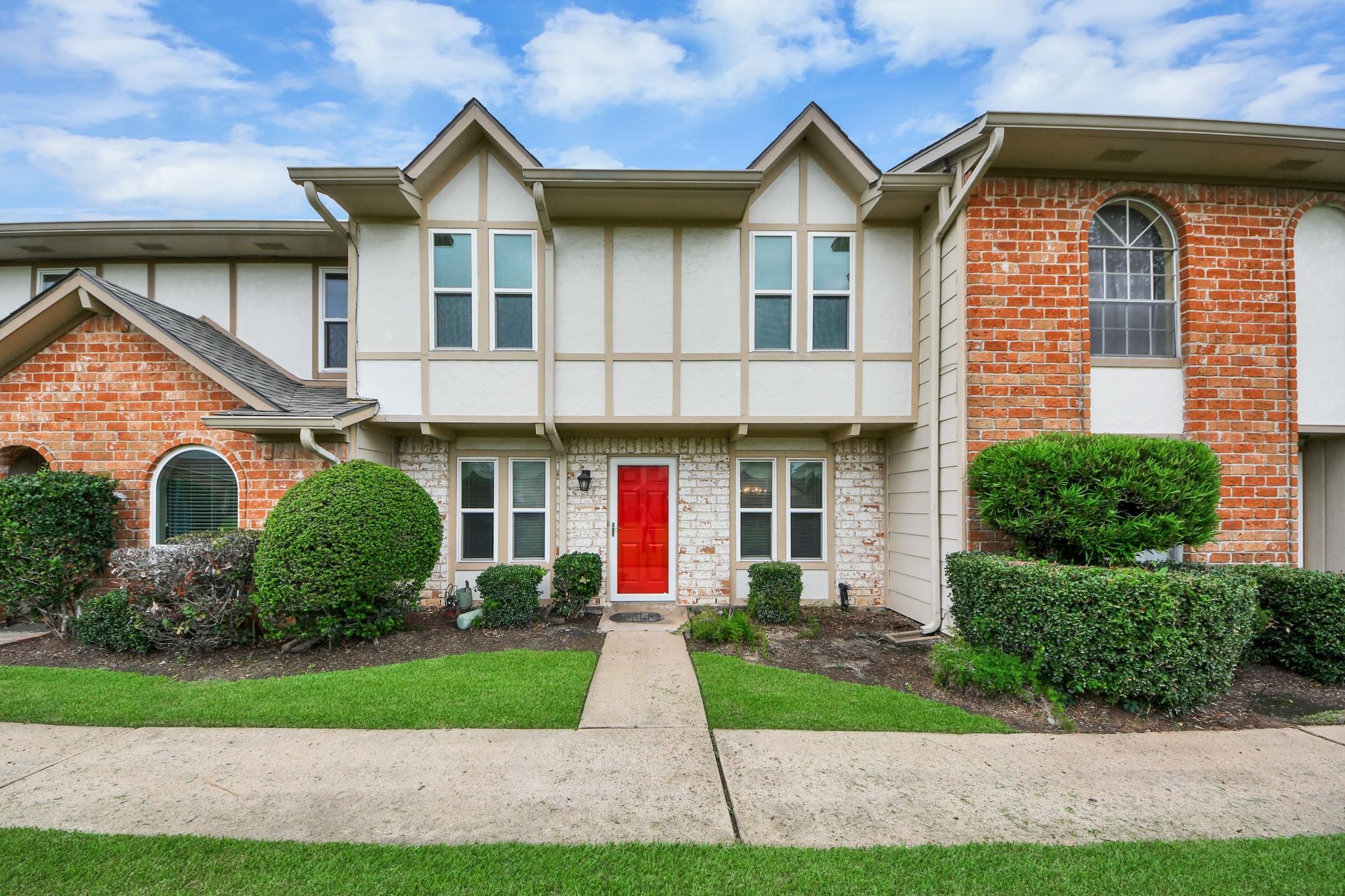 44 Chapparal Court — photo