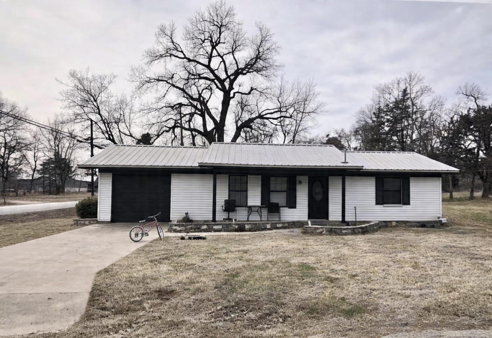 303 Ike Street — photo