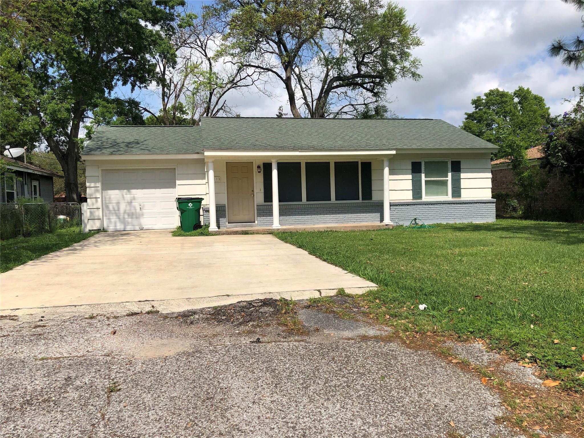 1113 E Miller Street — photo