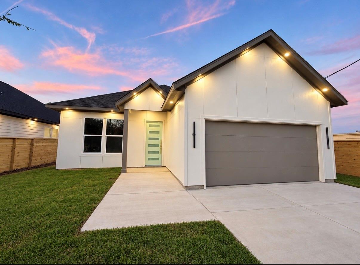 13807 Longview — photo
