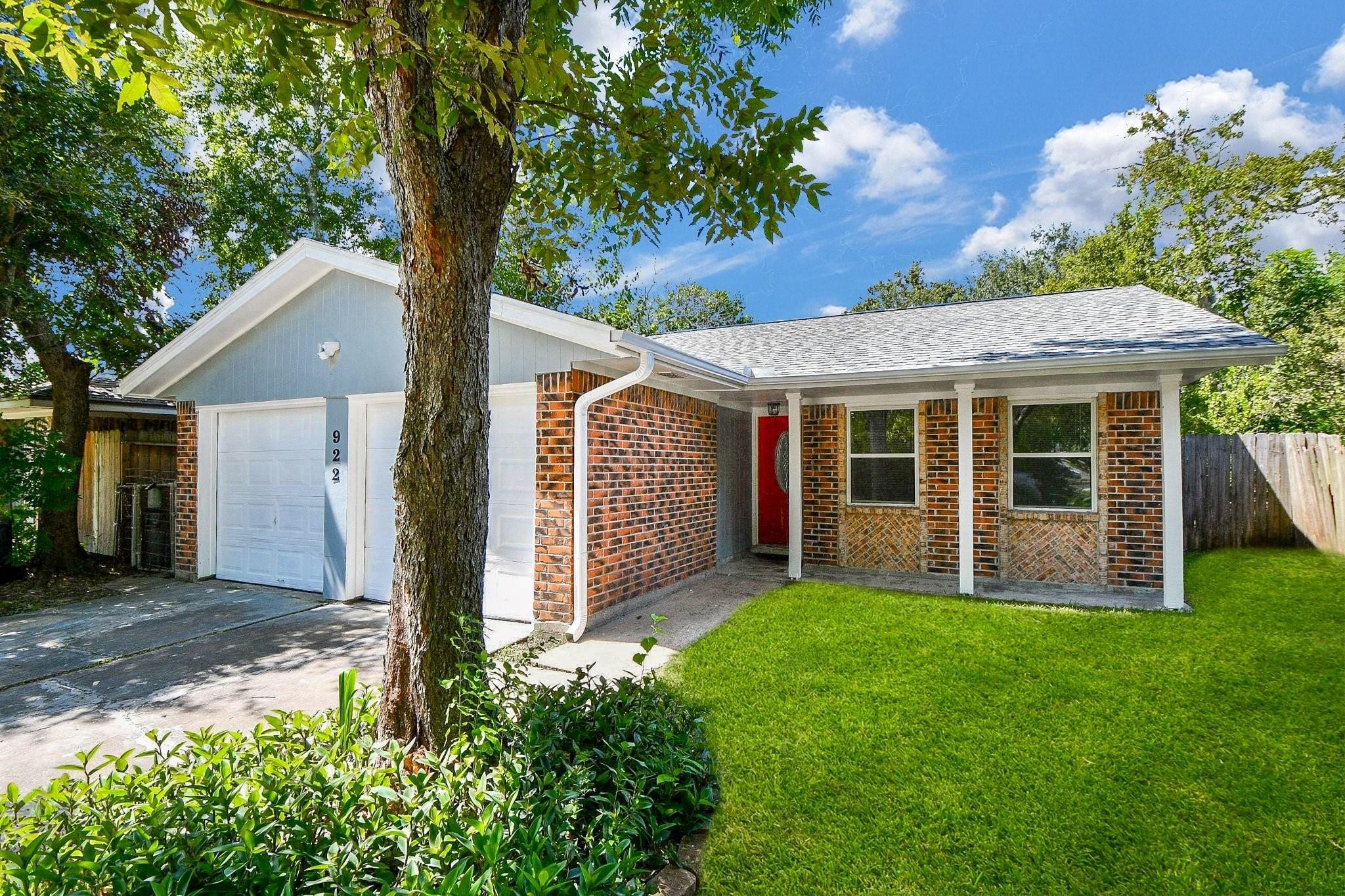 922 Bacliff Drive — photo