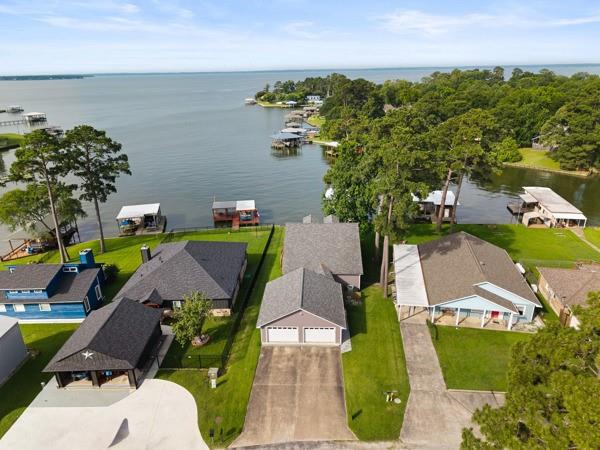 153 Lakeshore Drive — photo