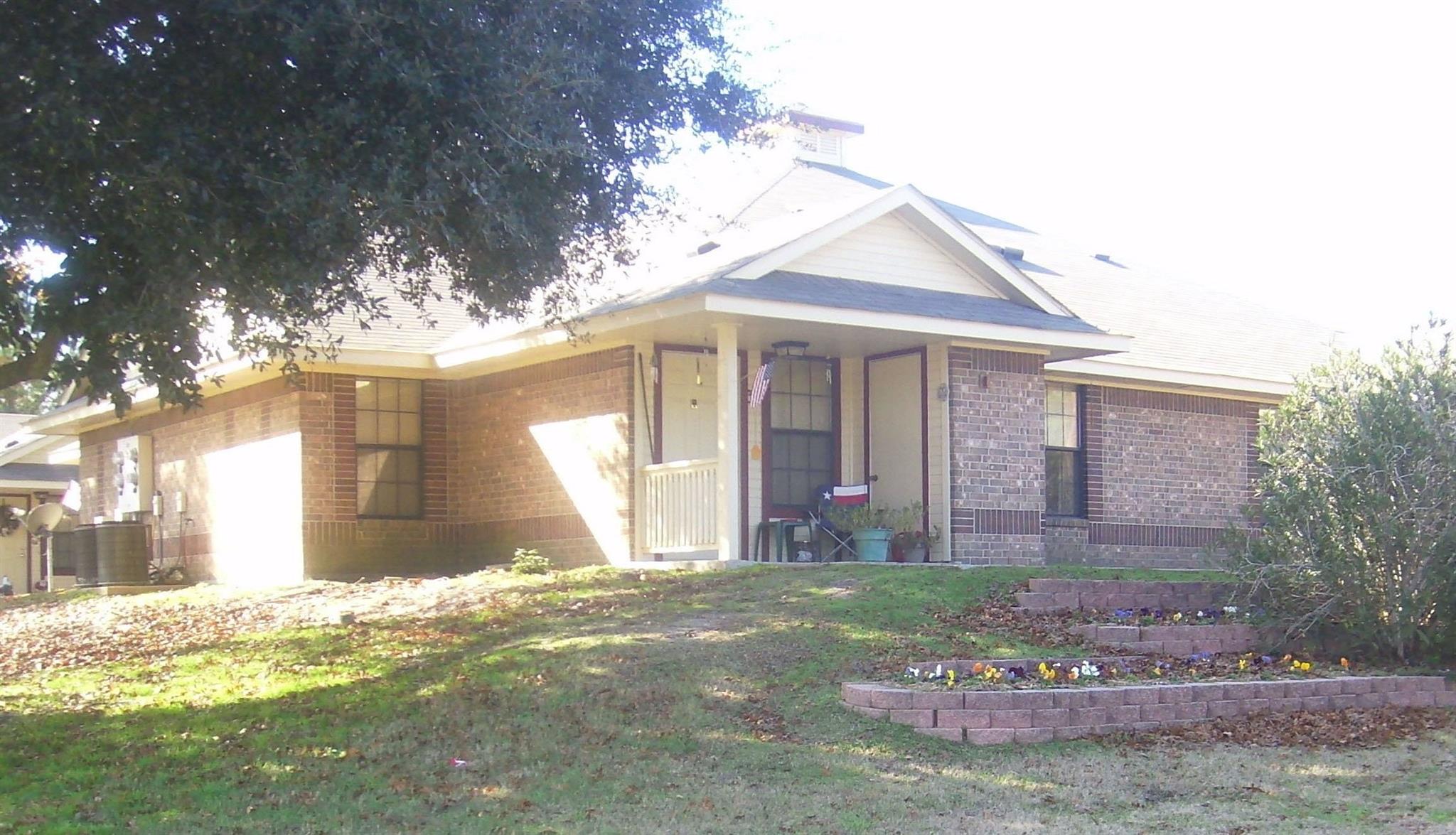 101 Seniors Ave — photo