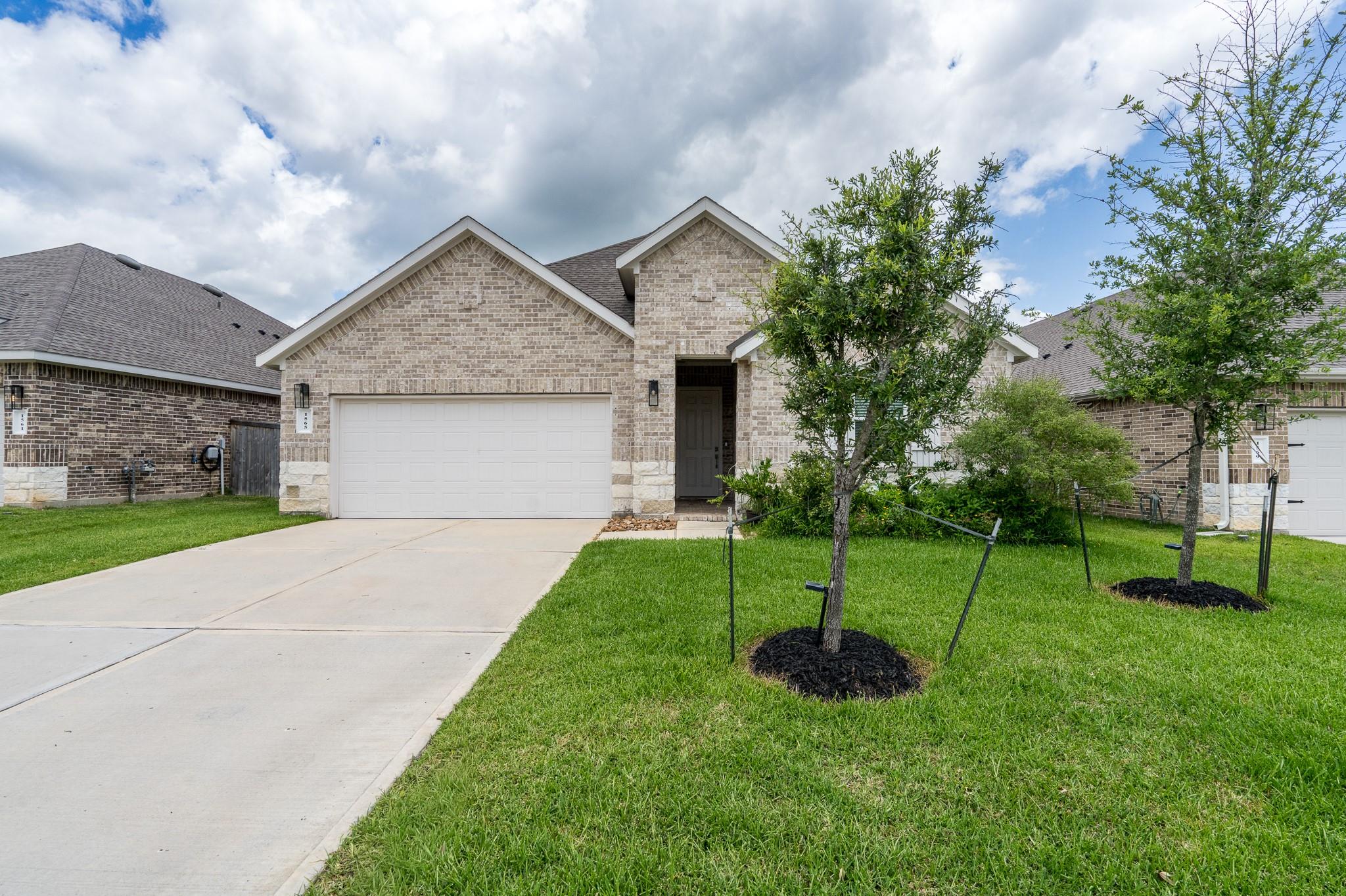1565 Oakdale Crest Rd — photo
