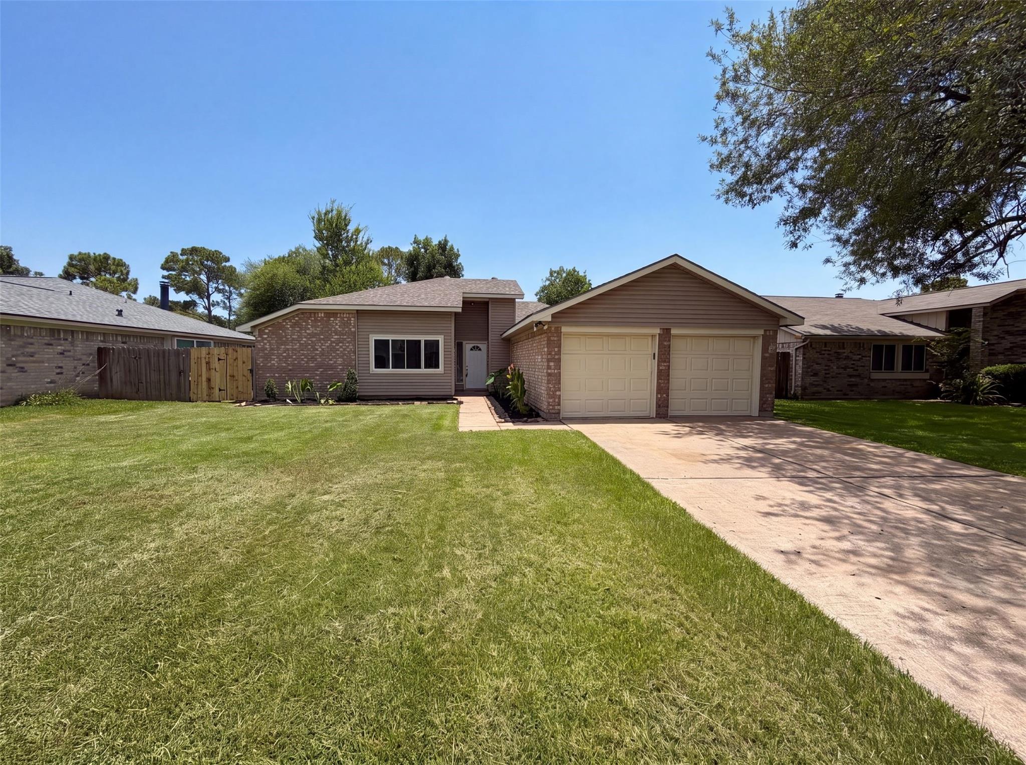318 Floravista Drive — photo