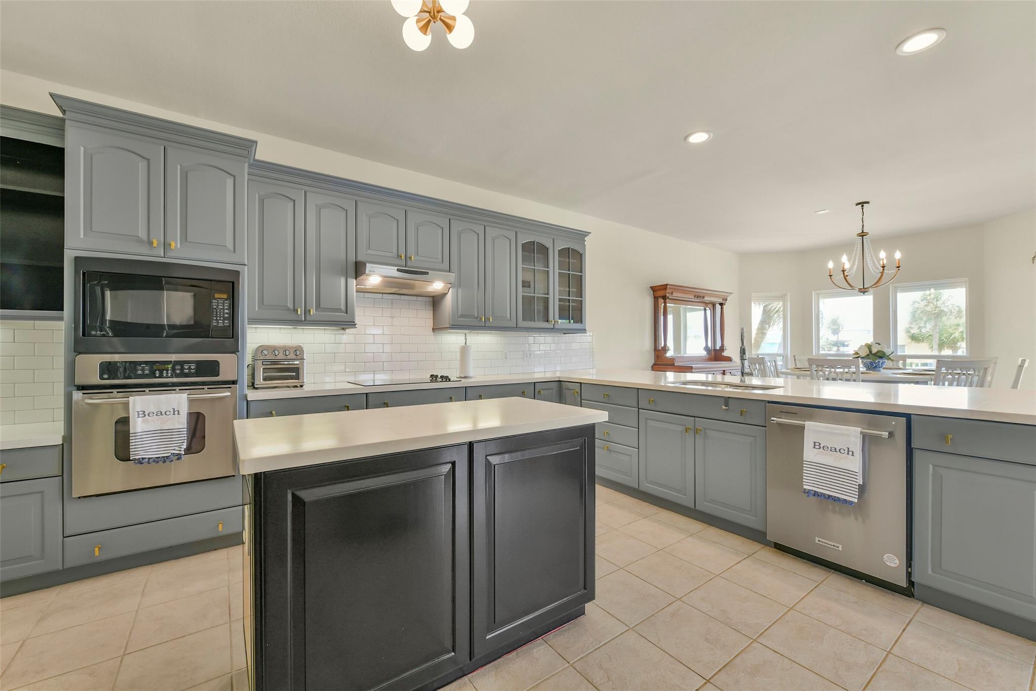 4115 Buccaneer Boulevard — photo