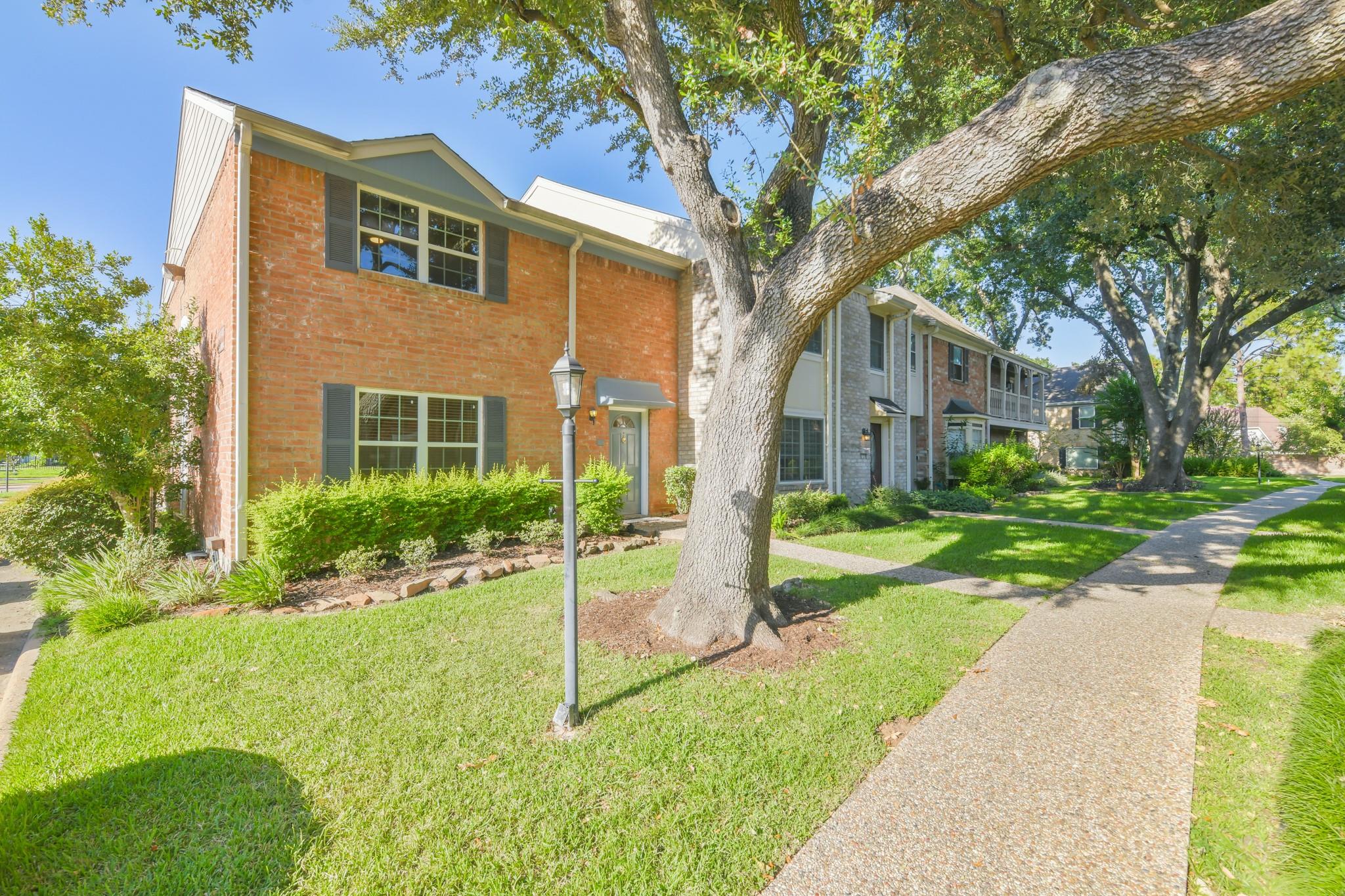 1687 W Sam Houston Parkway S — photo
