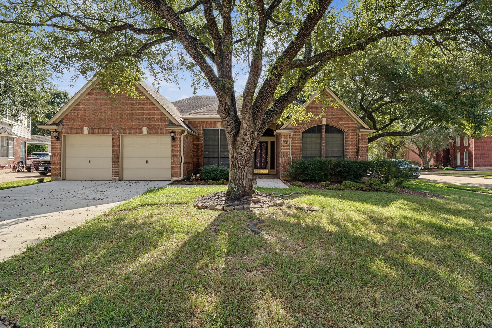 2502 Redbridge Court — photo