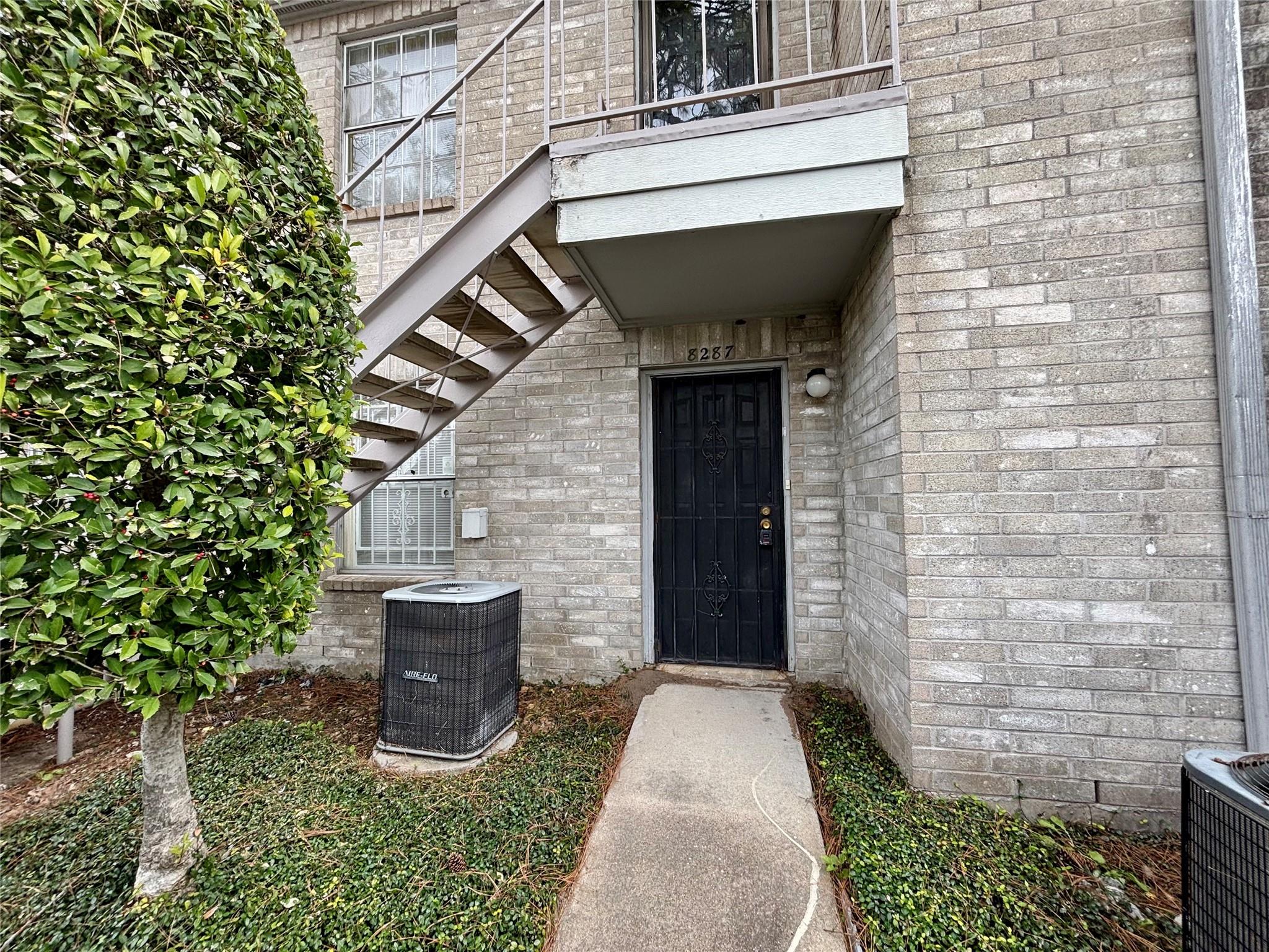 8287 Creekbend Drive #8287 — photo