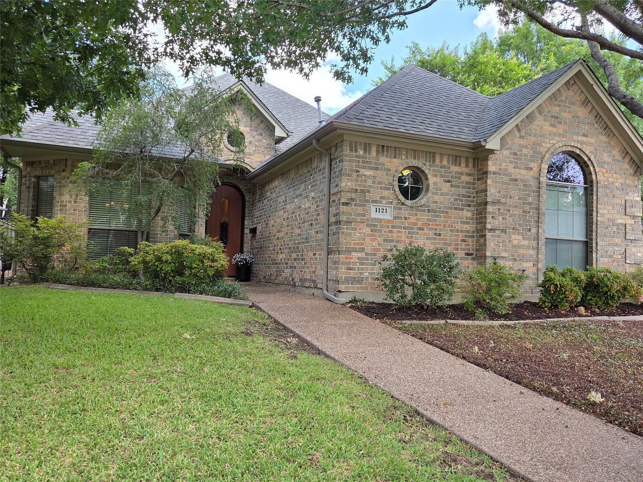 1121 Gabriel Lane — photo