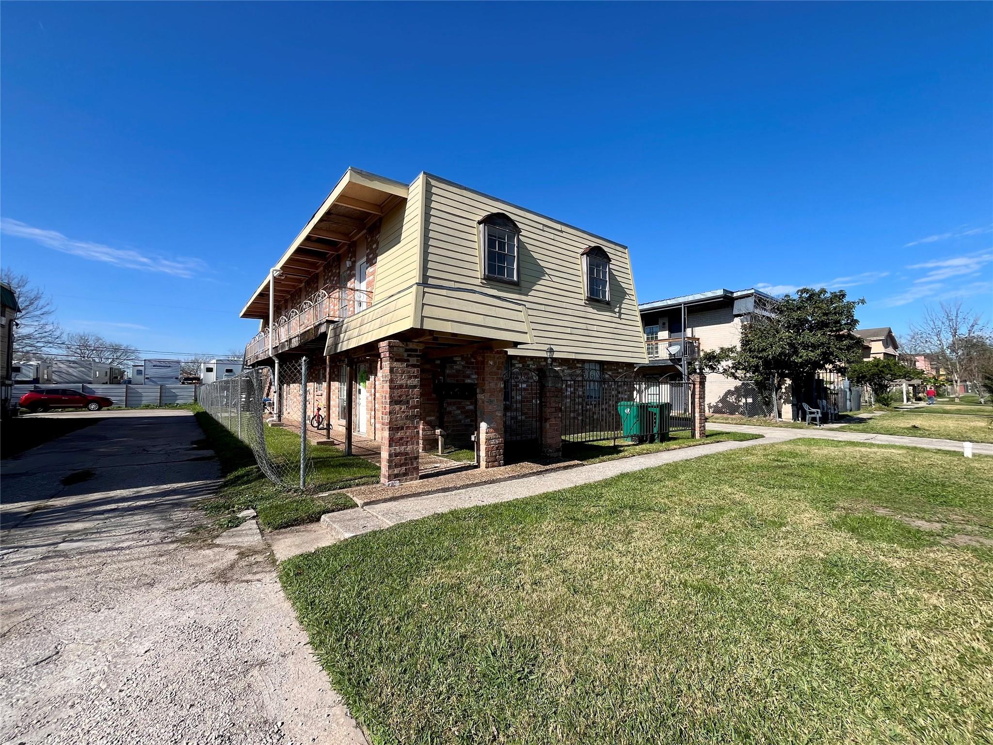 1042 W Village Court #C — photo