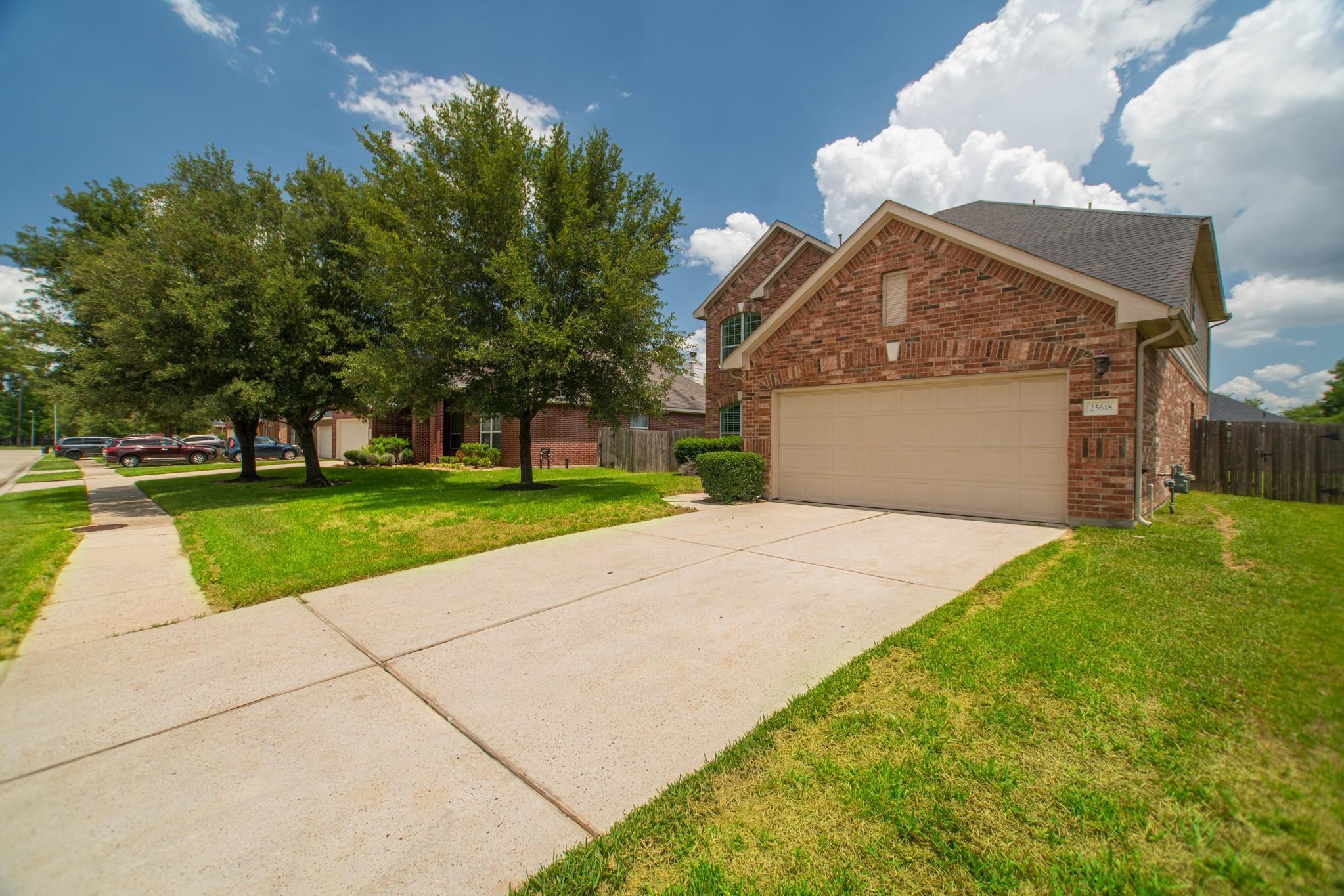 25618 Crisp Spring Lane, Spring, TX 77373 — photo 2
