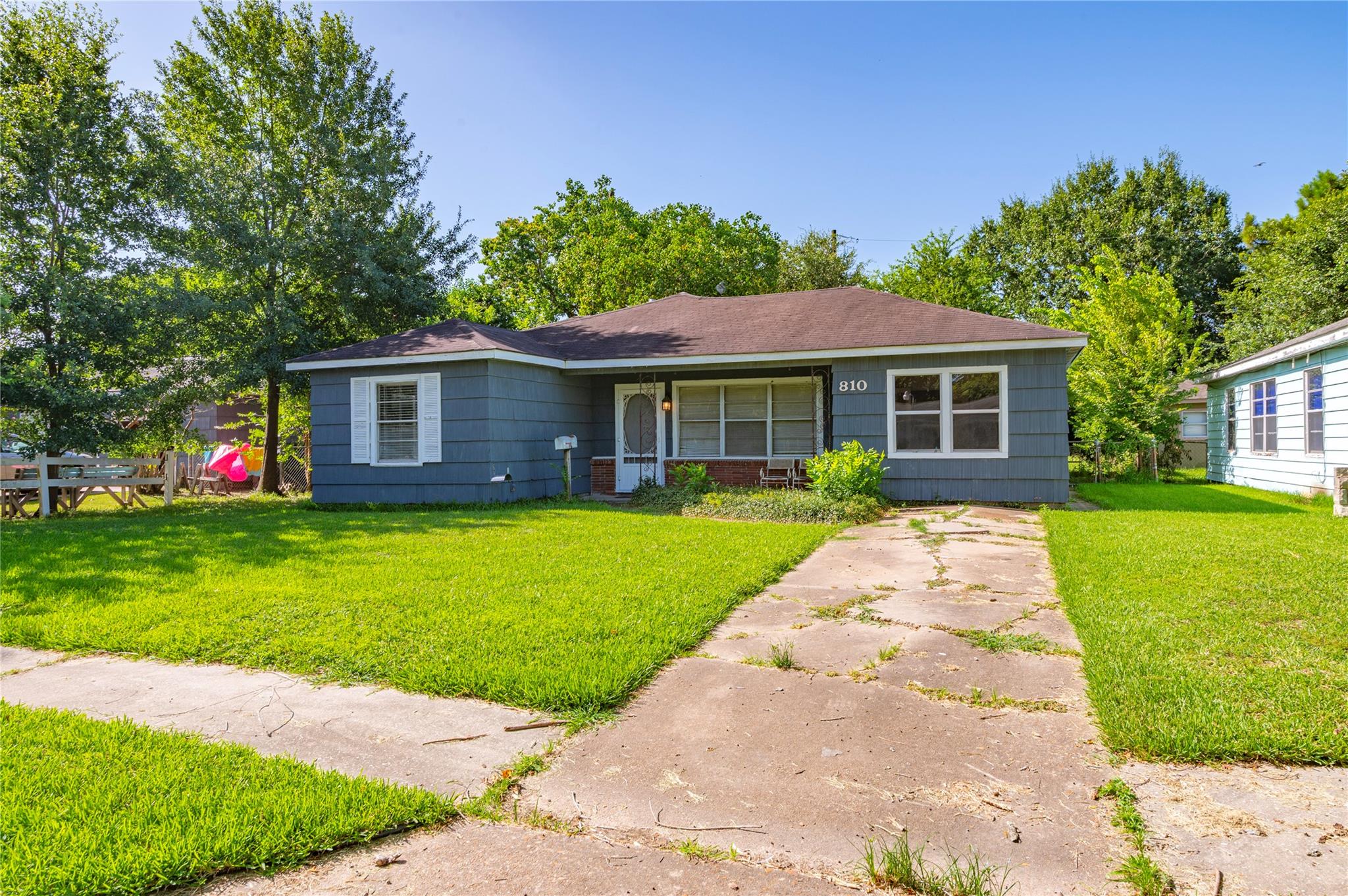 810 Armor Avenue — photo