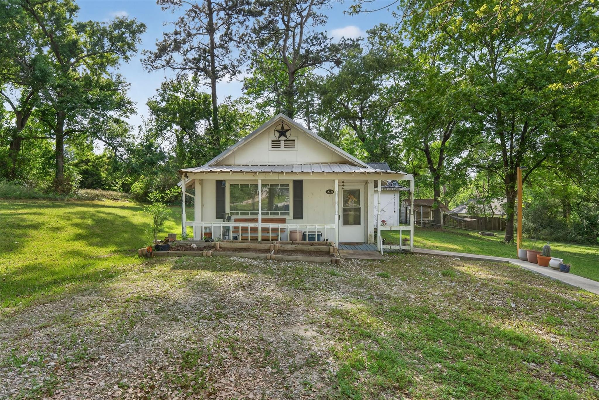 15185 Travis Lane — photo