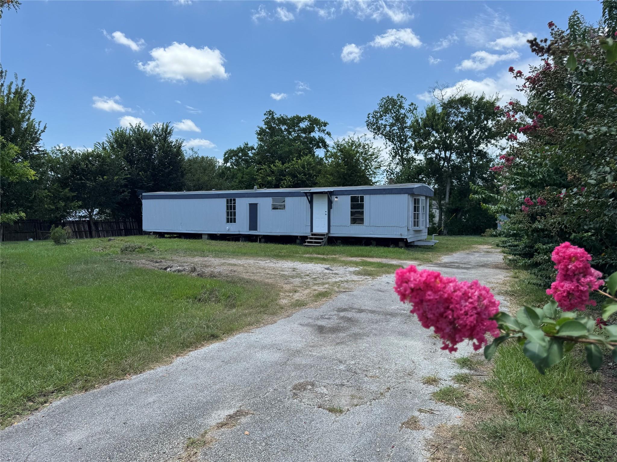 6226 County Road 48 — photo