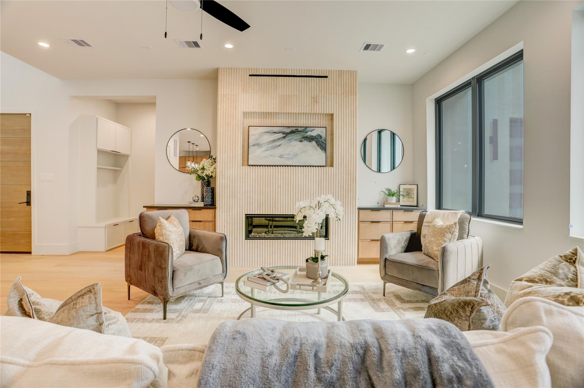5409 Chevy Chase #B — photo
