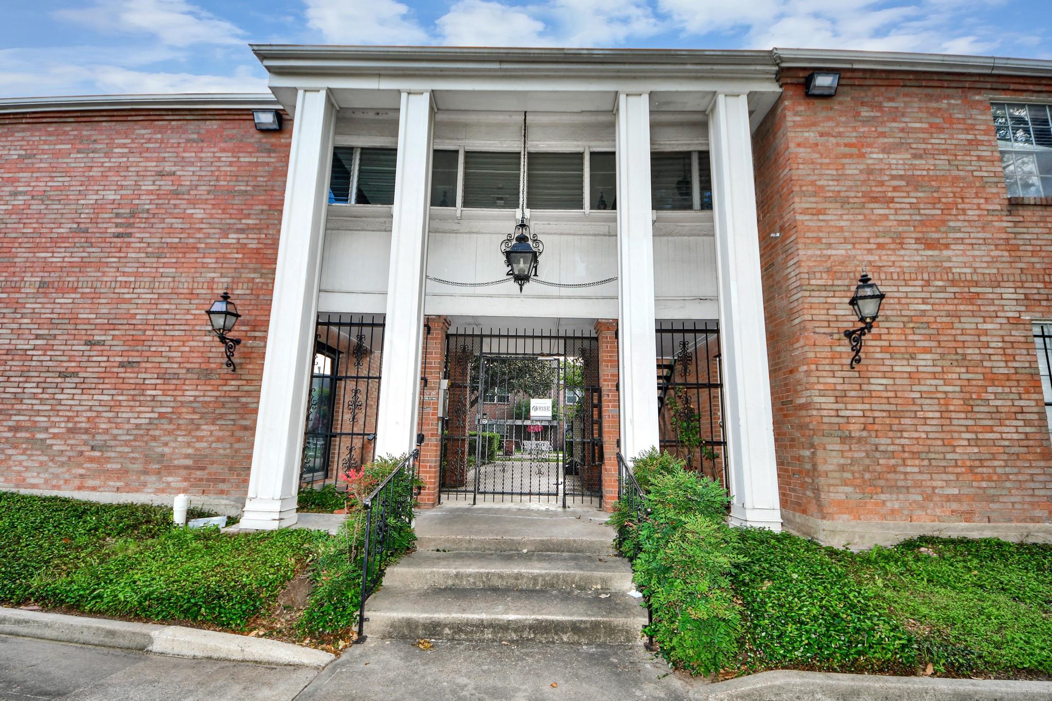 2711 Briarhurst Drive #18 — photo