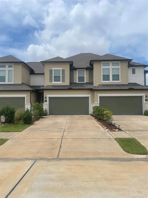 5514 Clarendon Hills Court — photo