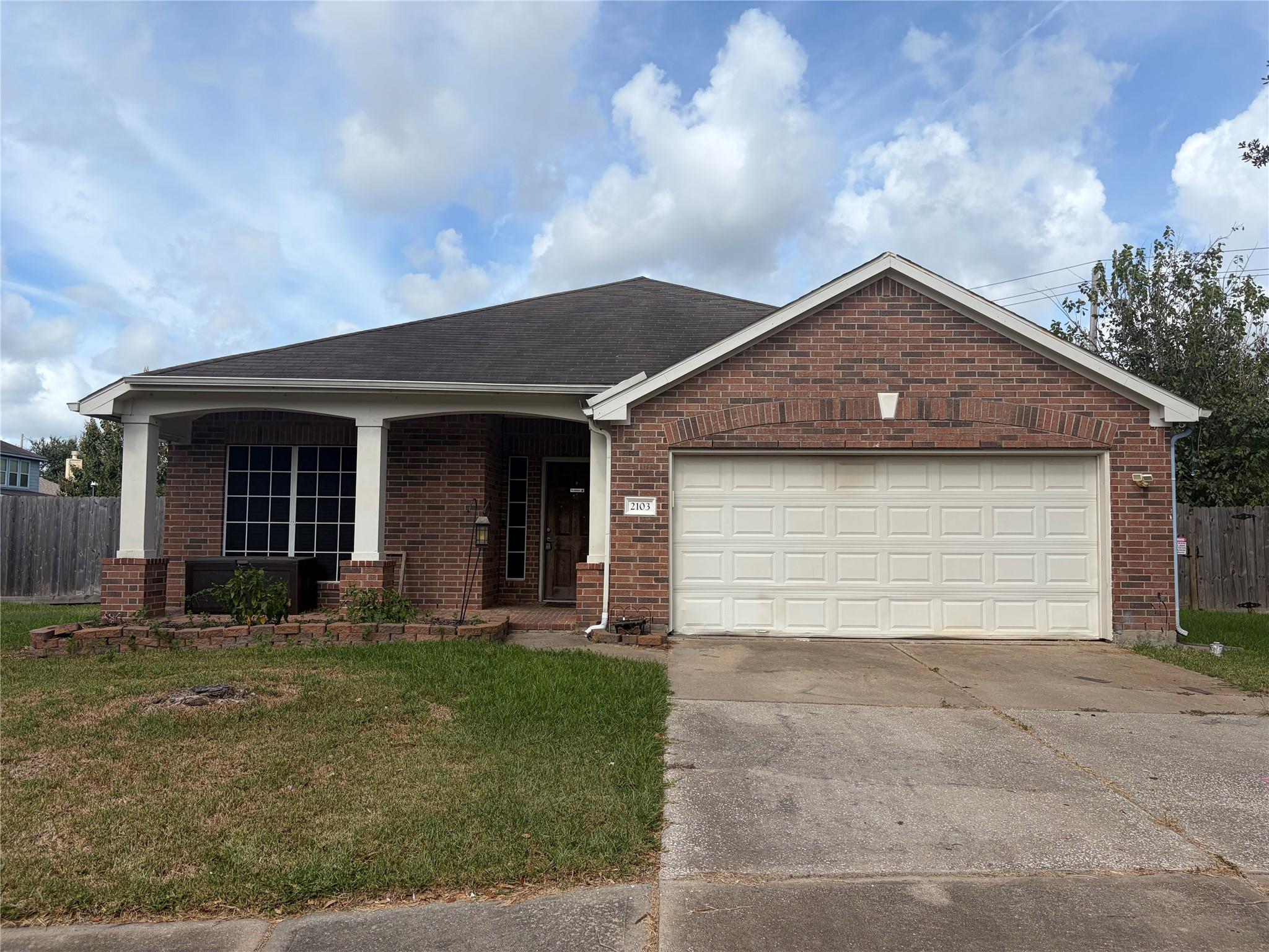 2103 Kingfisher Court — photo