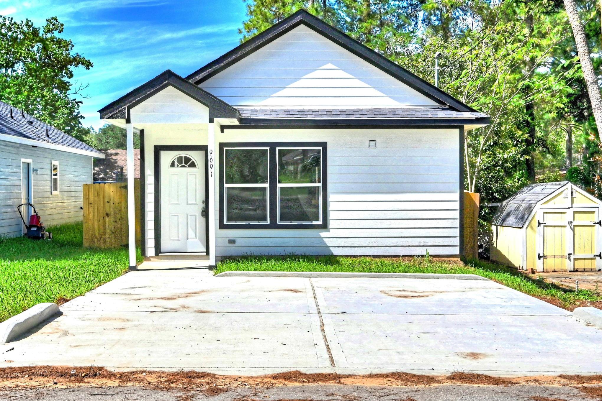 11789 White Cedar — photo
