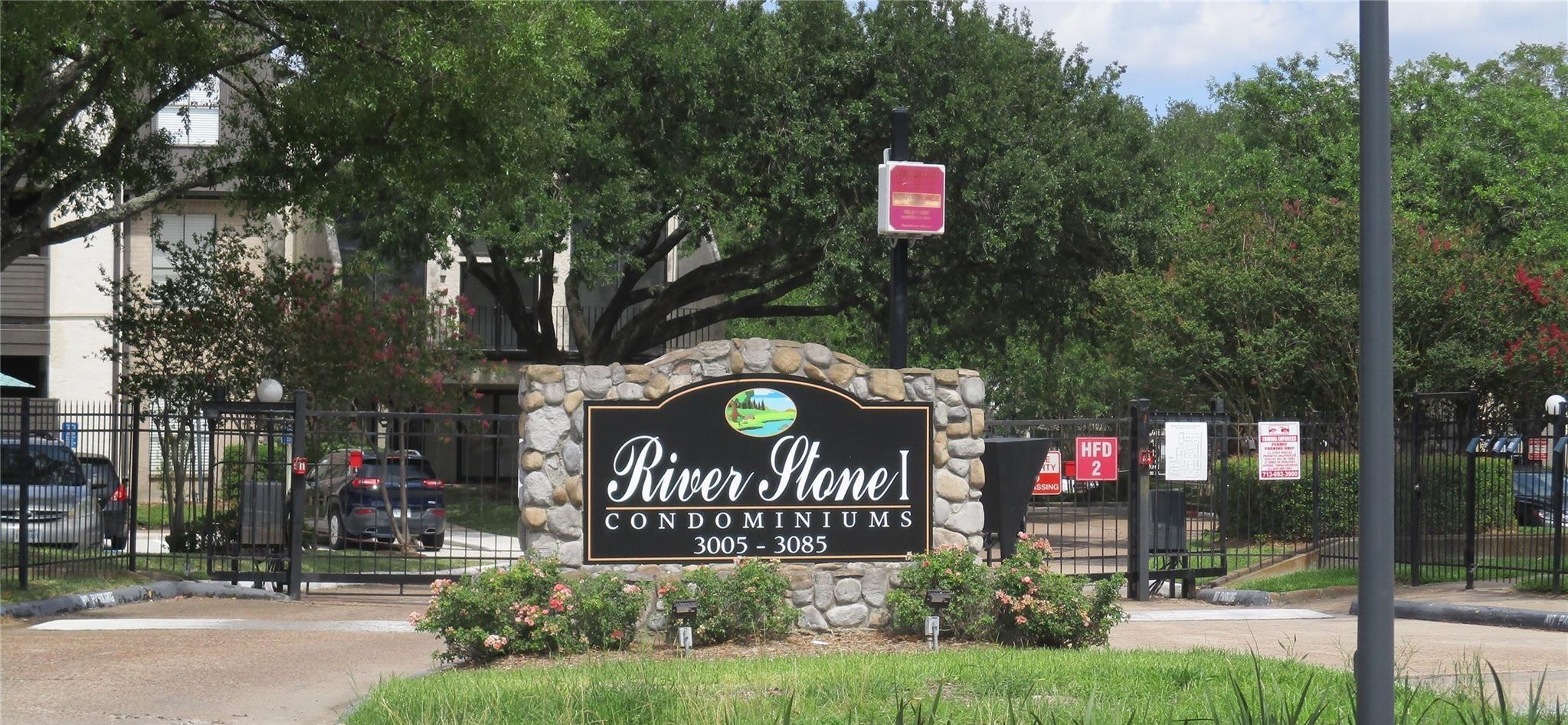 3025 Walnut Bend Lane #21 — photo