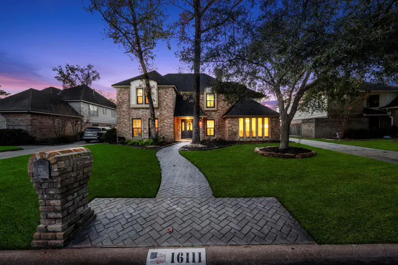 16111 Maplehurst Drive — photo
