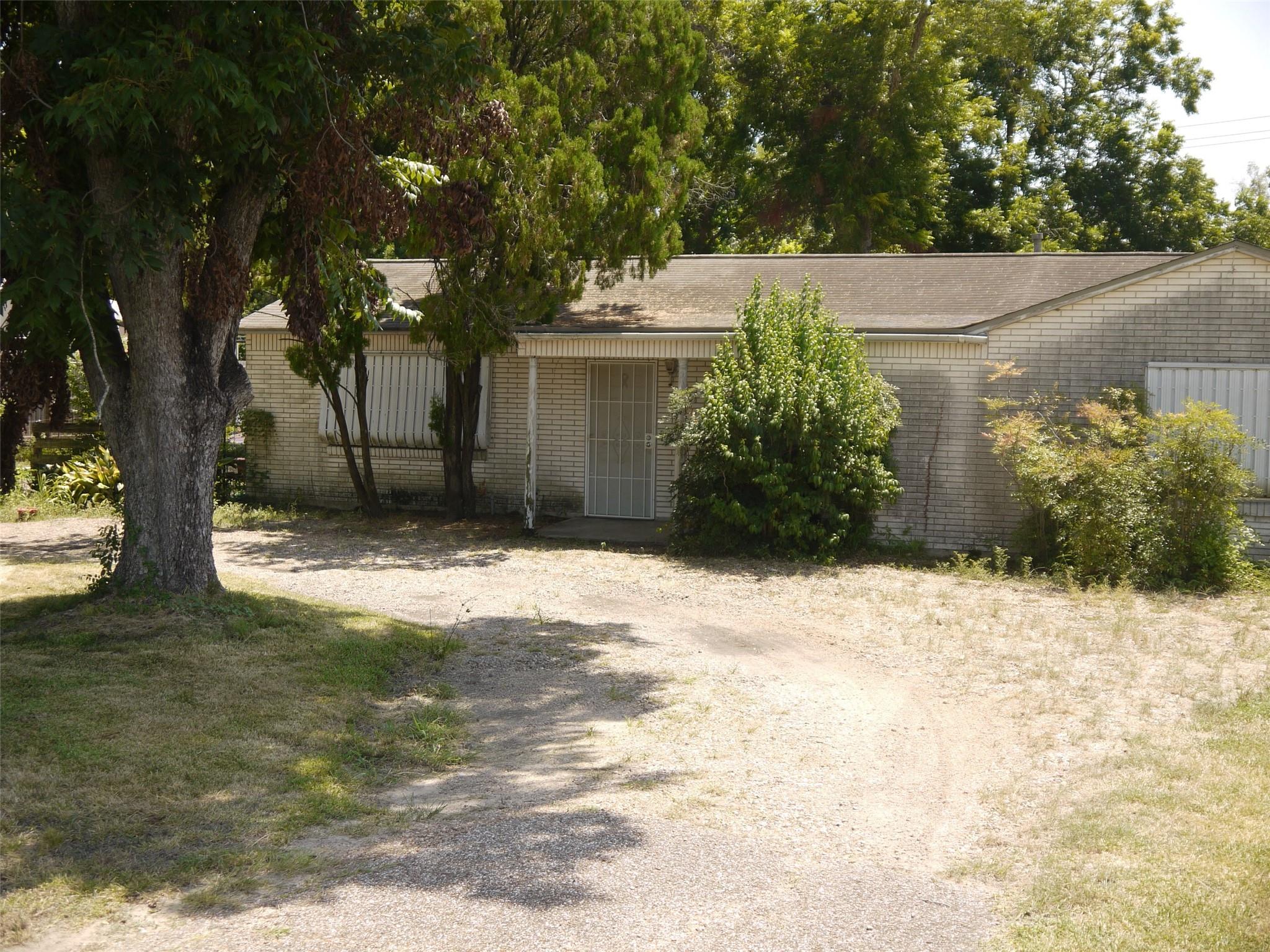 9309 Emnora Lane — photo