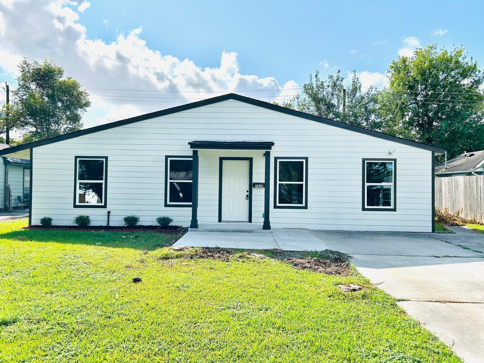 7410 Lakehurst Drive — photo
