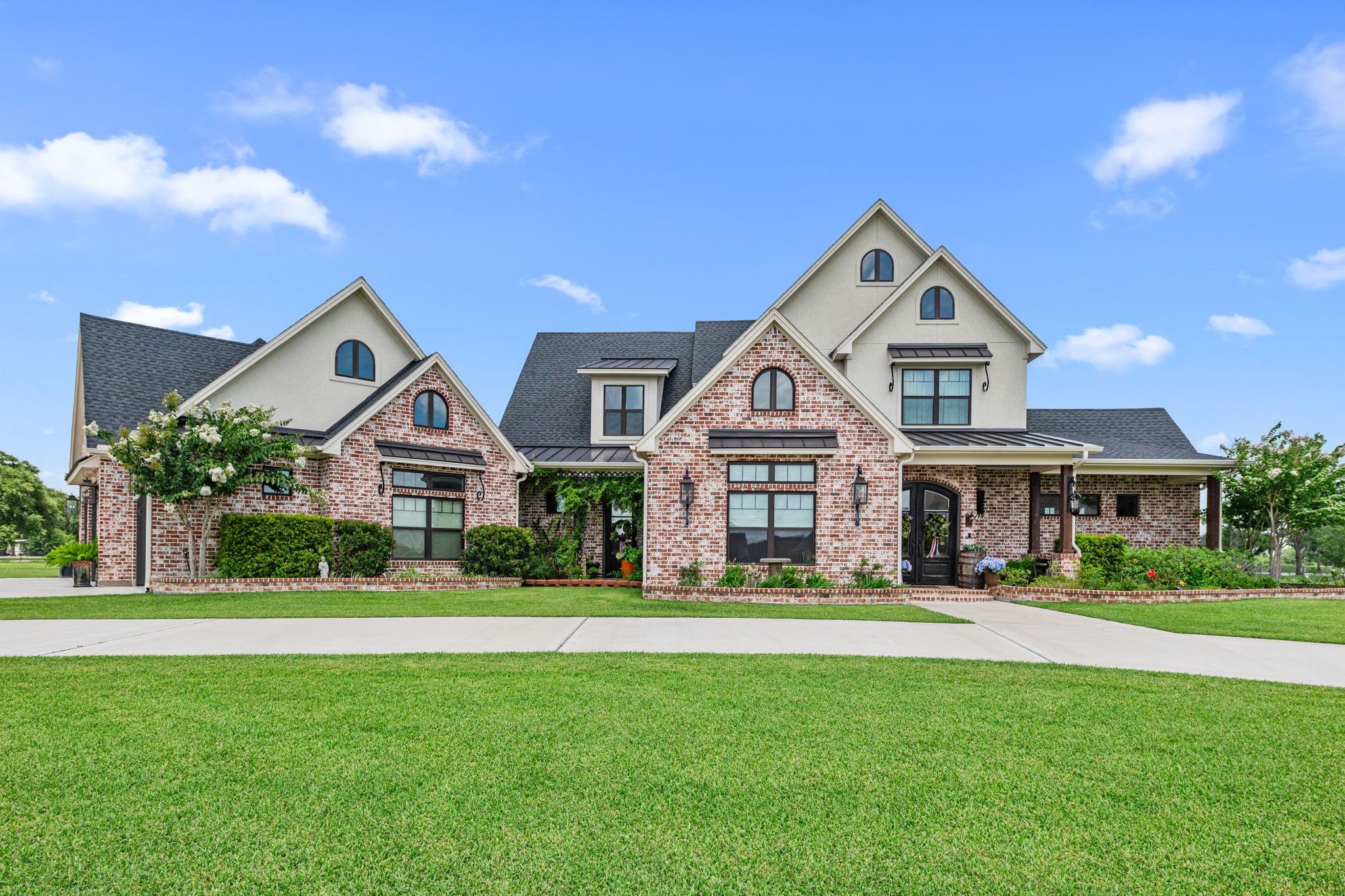 304 Champions Court — photo
