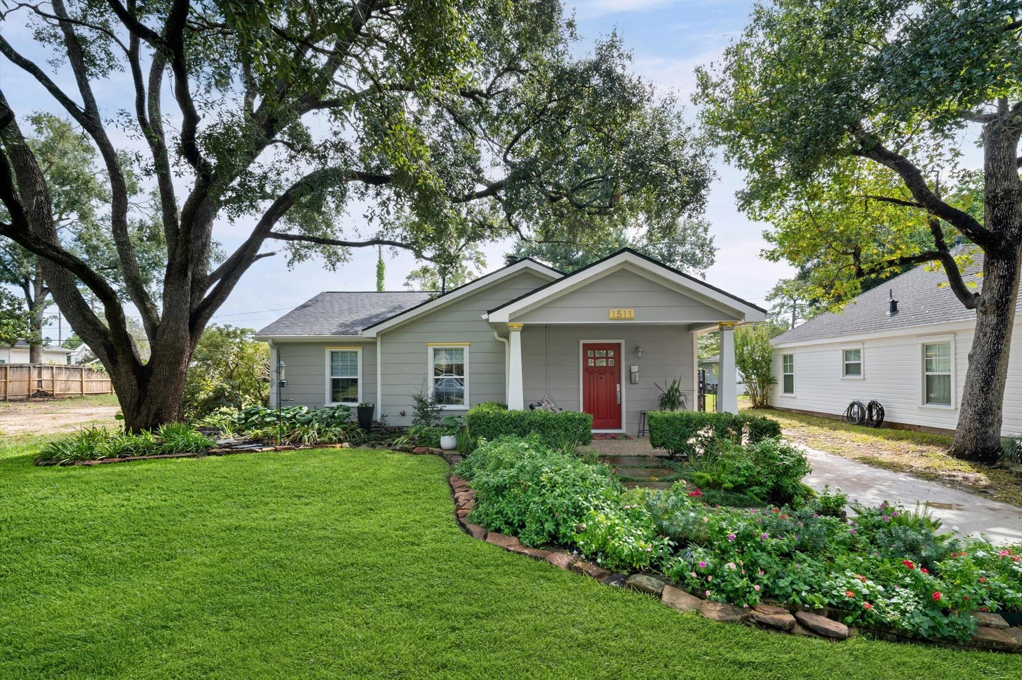 1511 Sue Barnett Drive — photo