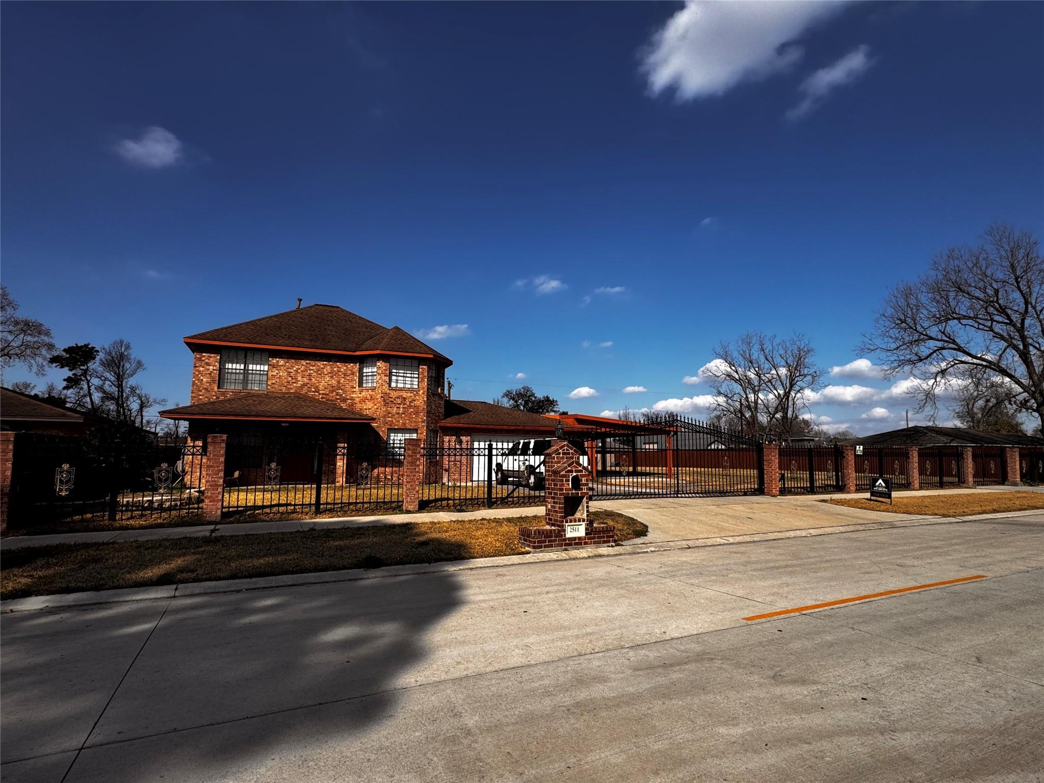 2511 Connorvale Road — photo