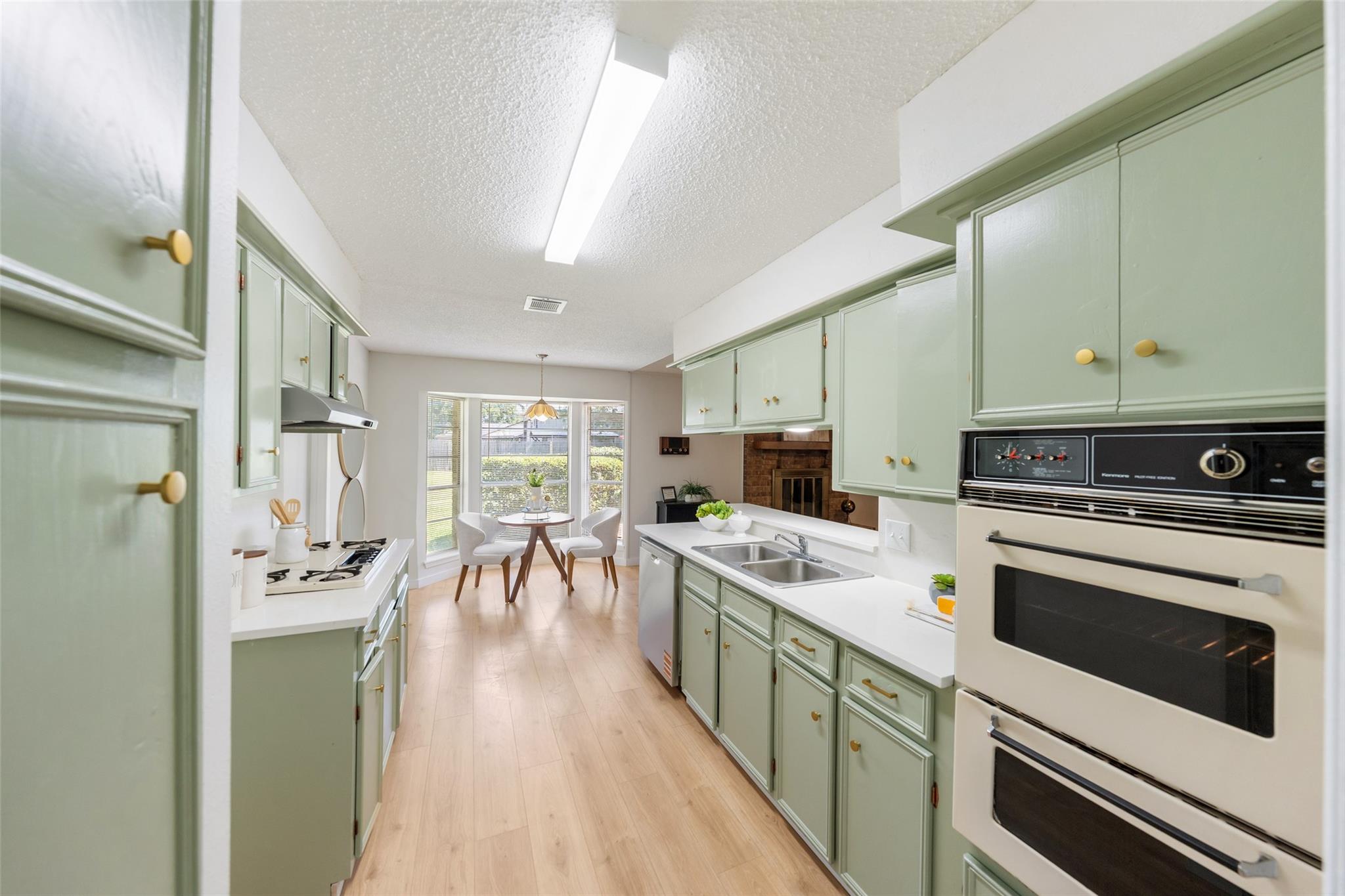 209 Pine Oak Drive — photo