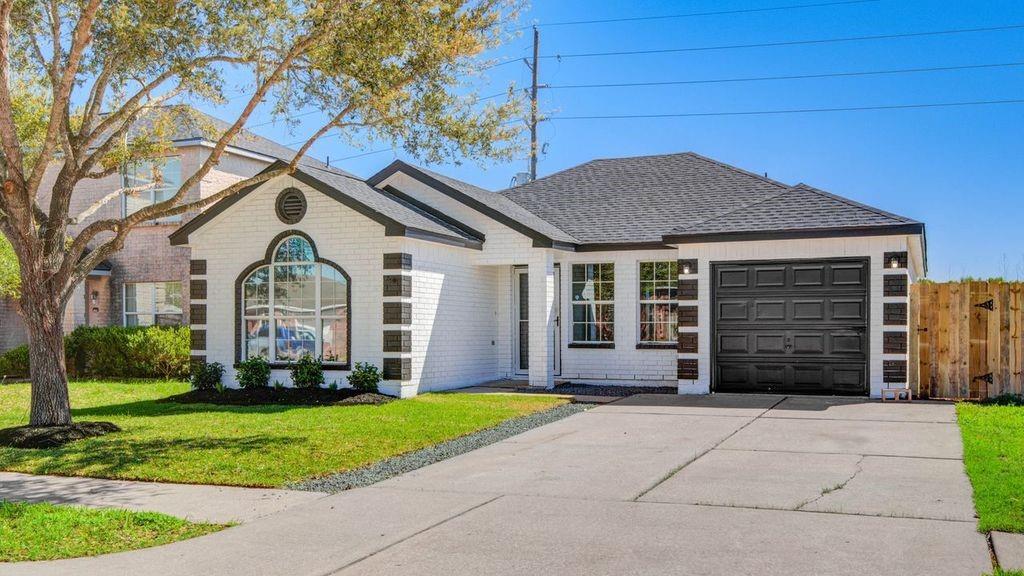 12610 Rio Bravo Street, Rosharon, TX 77583