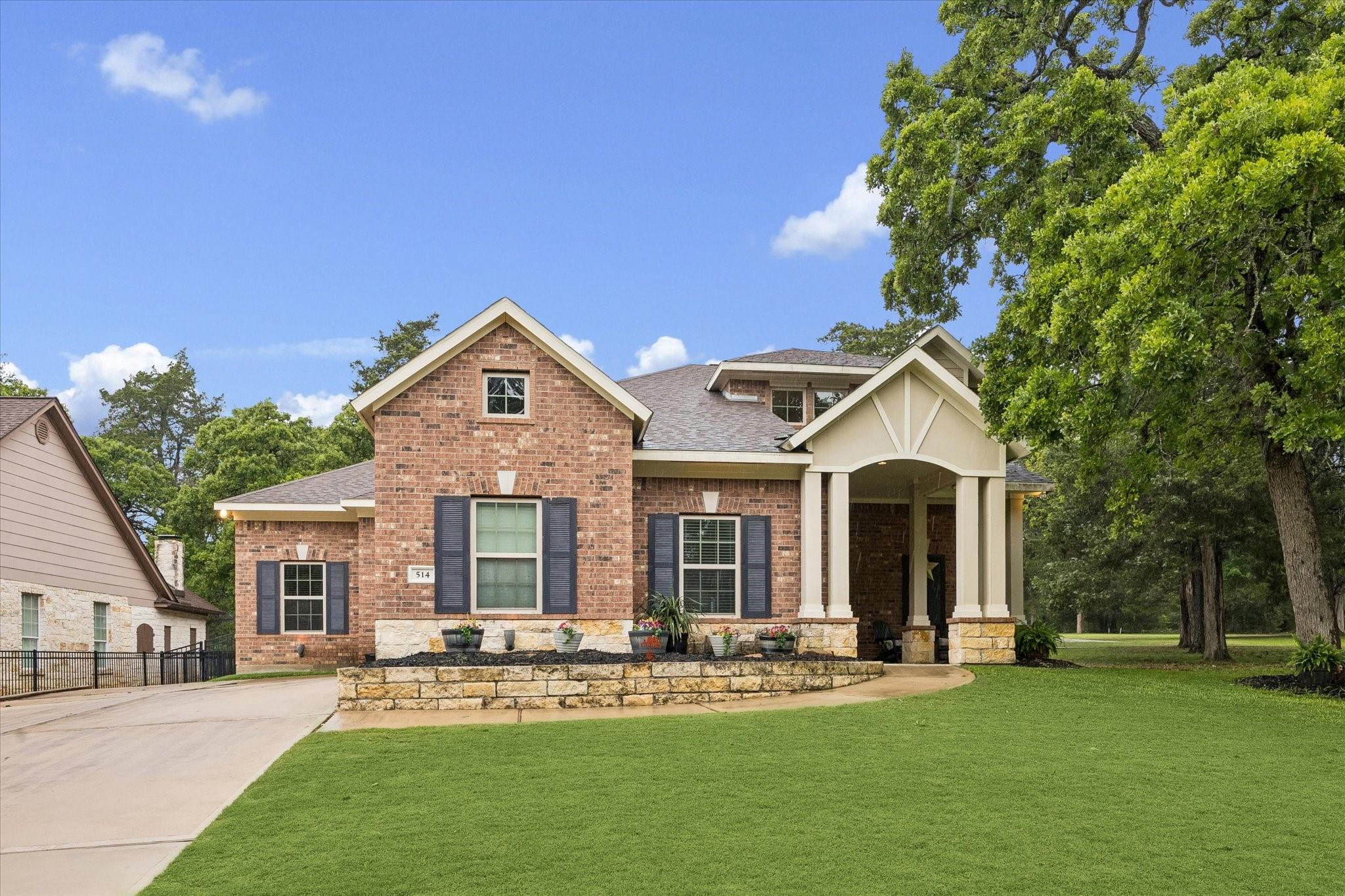 514 Pinehurst Drive — photo