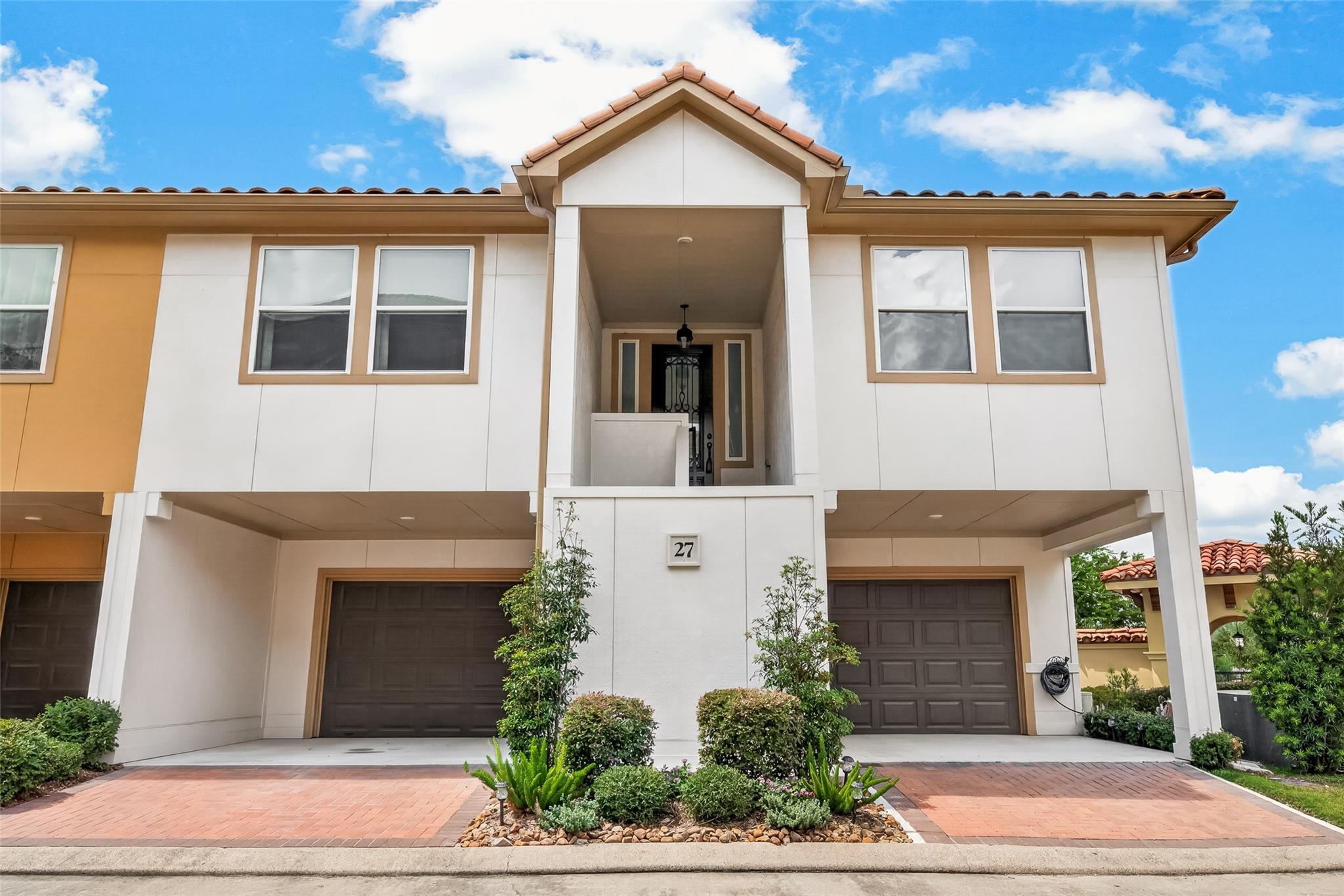 27 W Oaks Drive — photo
