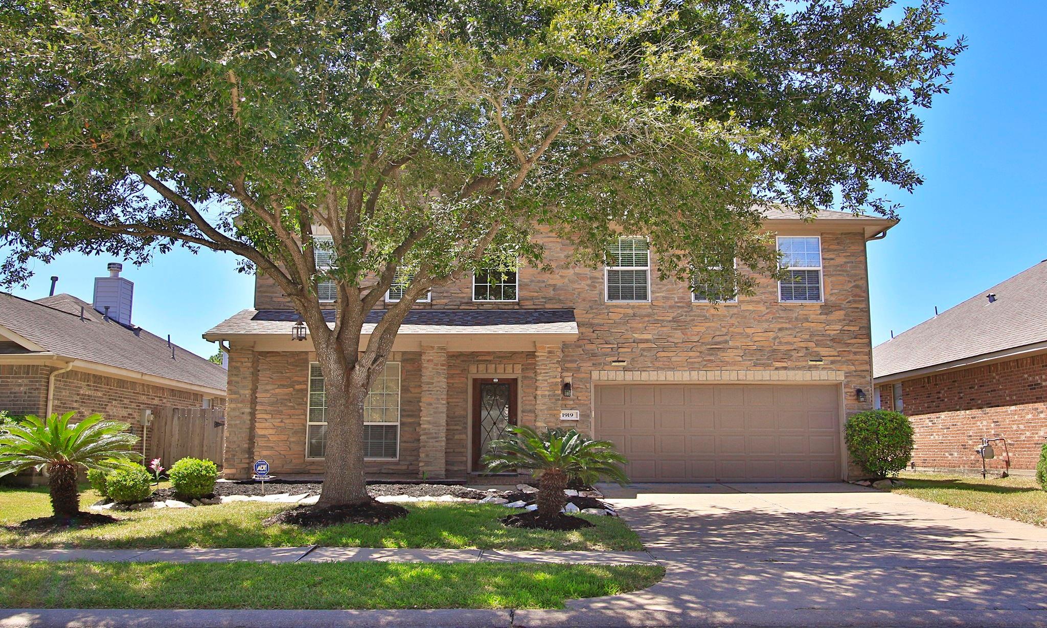 1919 Lenora Court — photo