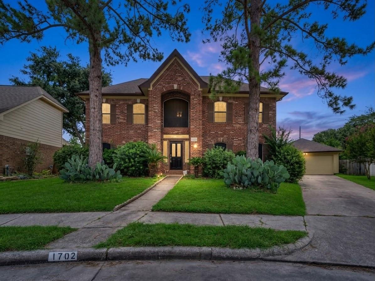 1702 Lake Geneva Court — photo