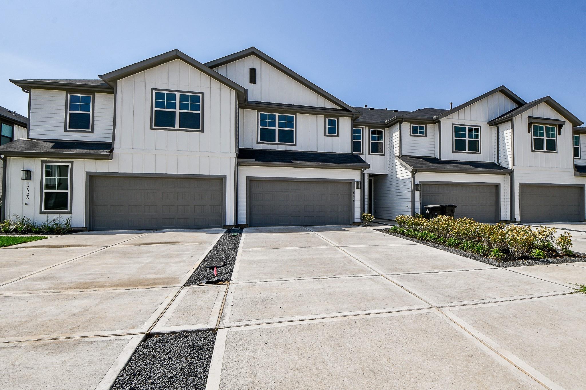 27927 Western Creek Court — photo