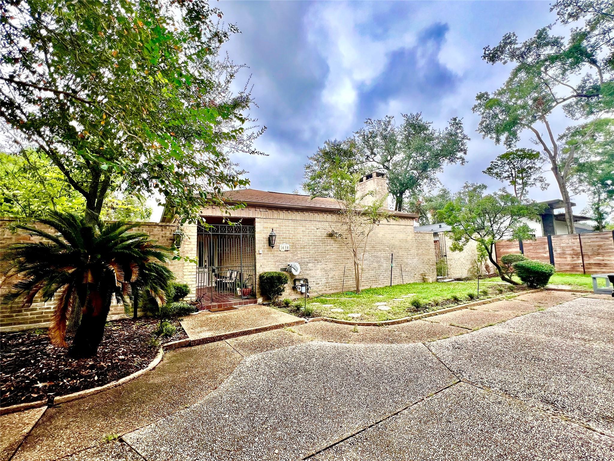 5610 Woodway Drive — photo